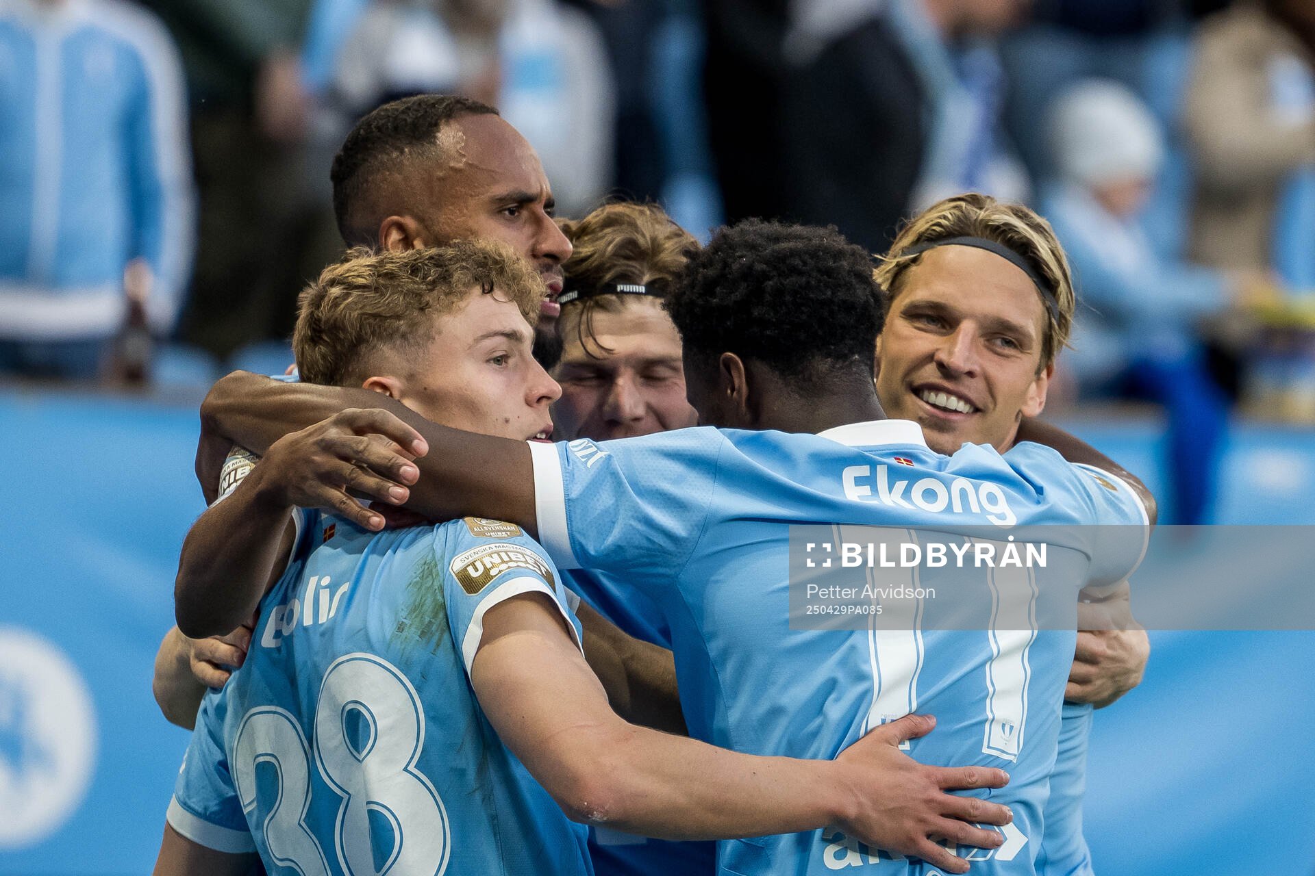 Malmö FFs Isaac Kiese Thelin jublar med Hugo Bolin, Jens