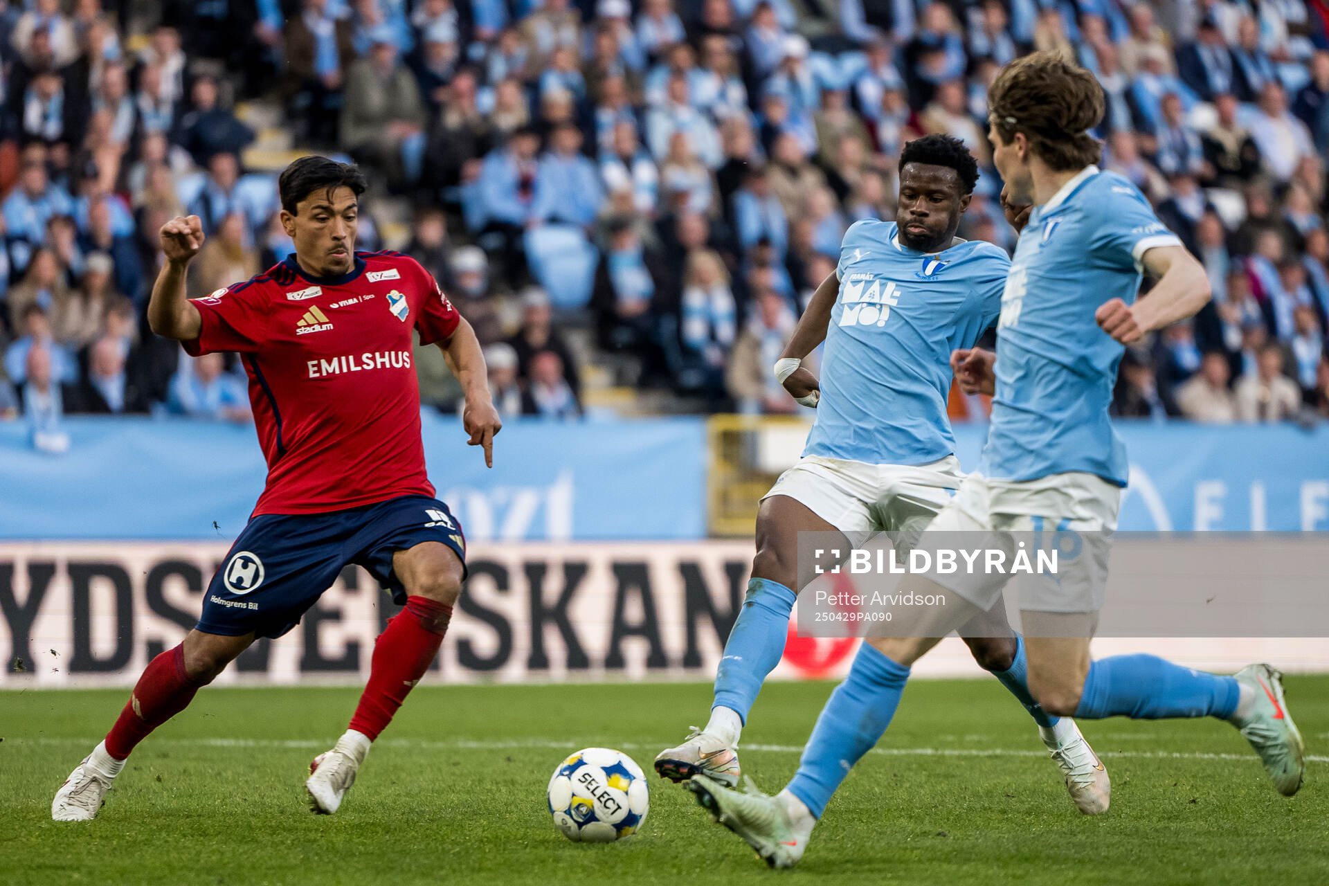 Östers Lukas Bergquist och Malmö FFs Emmanuel Ekong