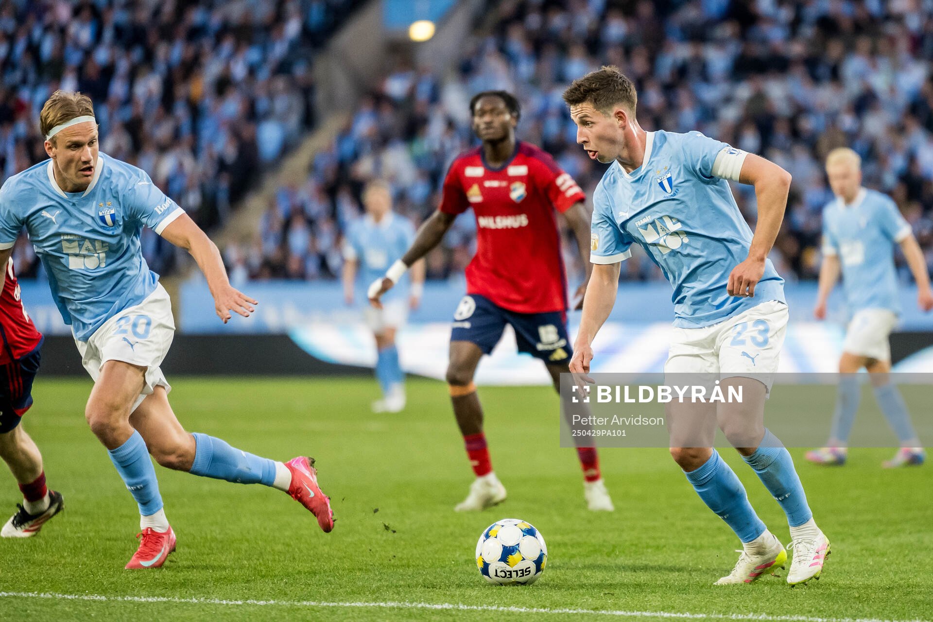 Malmö FFs Lasse Berg Johnsen under fotbollsmatchen i Allsvenskan mellan Malmö FF och Öster den 29 april 2025 i Malmö. 