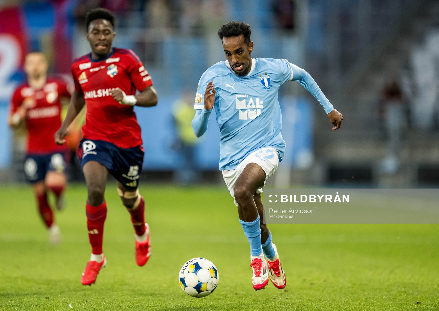 Malmö FFs Taha Ali under fotbollsmatchen i Allsvenskan mellan Malmö FF och Öster den 29 april 2025 i Malmö. 
