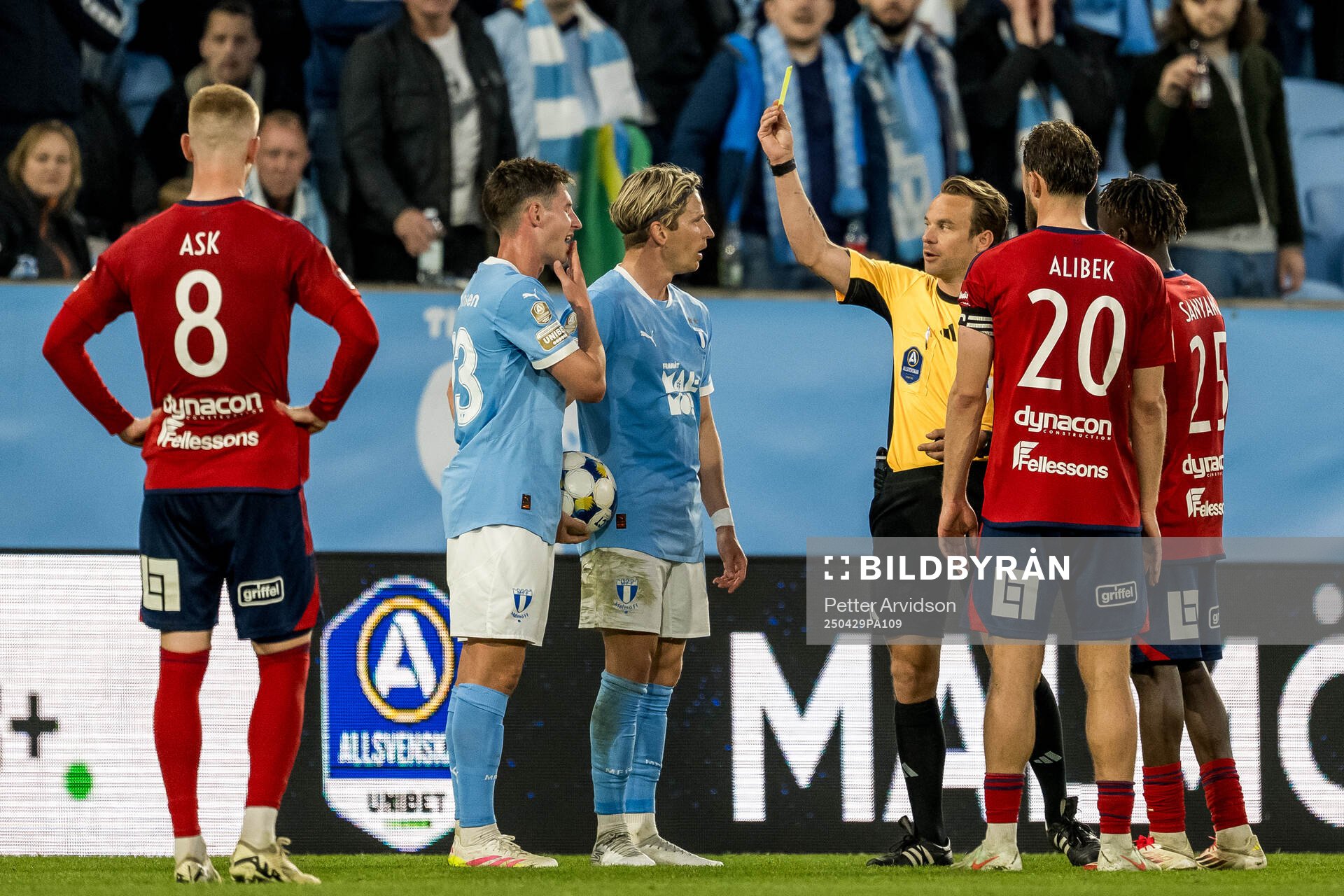 Malmö FFs Jens Stryger Larsen får en varning