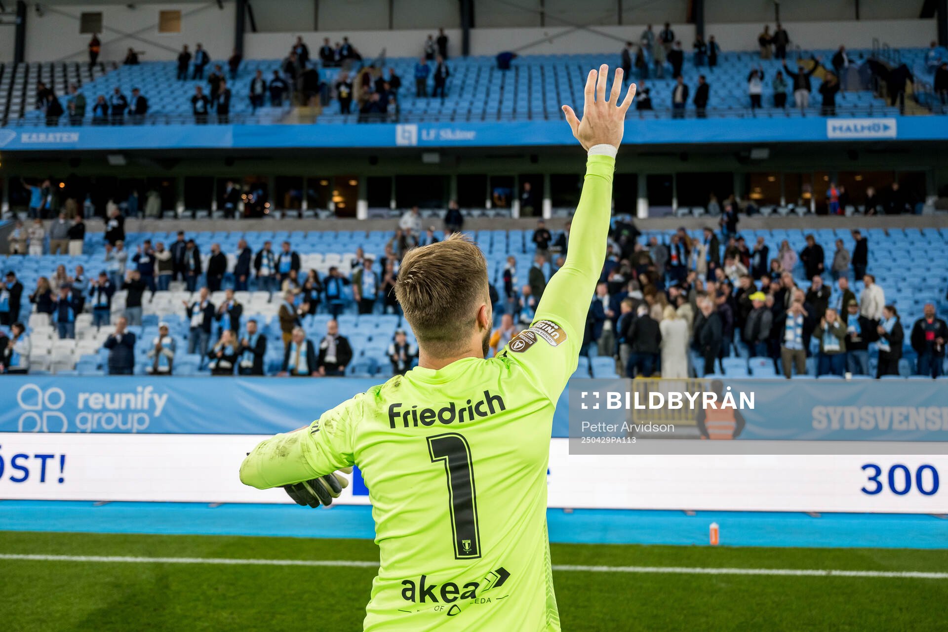 Malmö FFs målvakt Ricardo Friedrich jublar efter fotbollsmatchen i Allsvenskan mellan Malmö FF och Öster den 29 april 2025 i Malmö. 