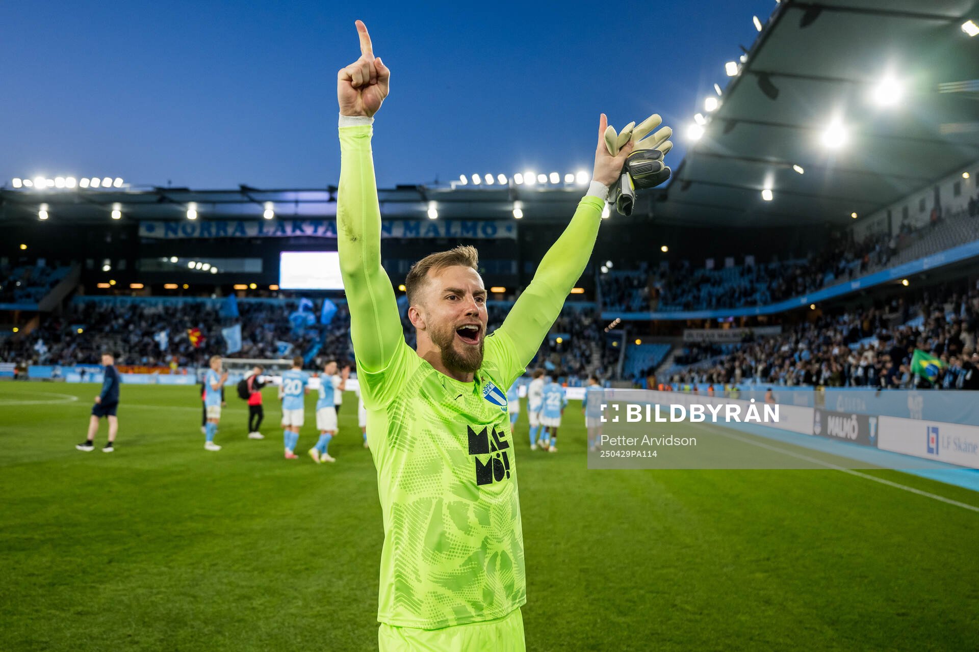 Malmö FFs målvakt Ricardo Friedrich jublar