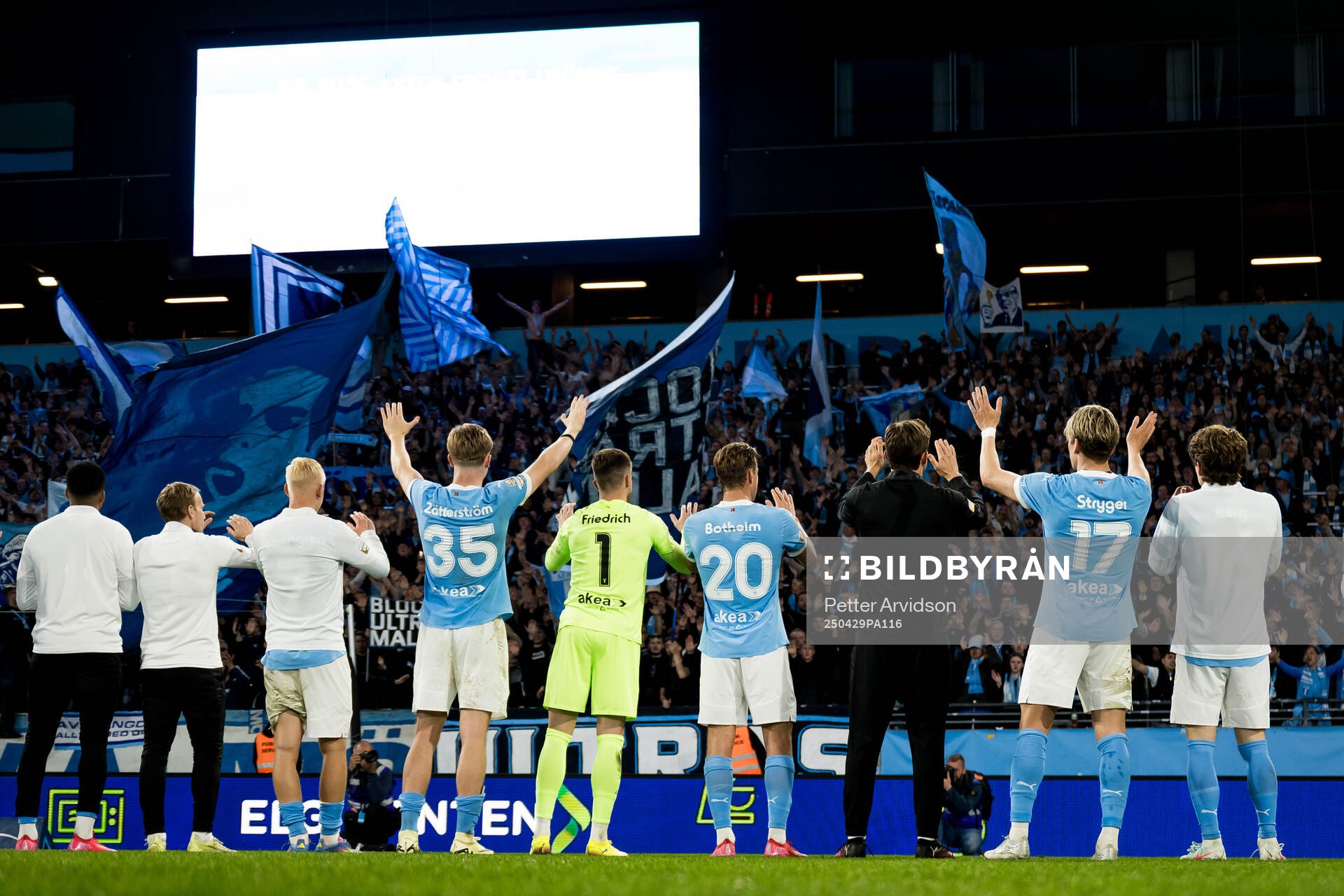 Malmö FFs spelare och supportrar jublar