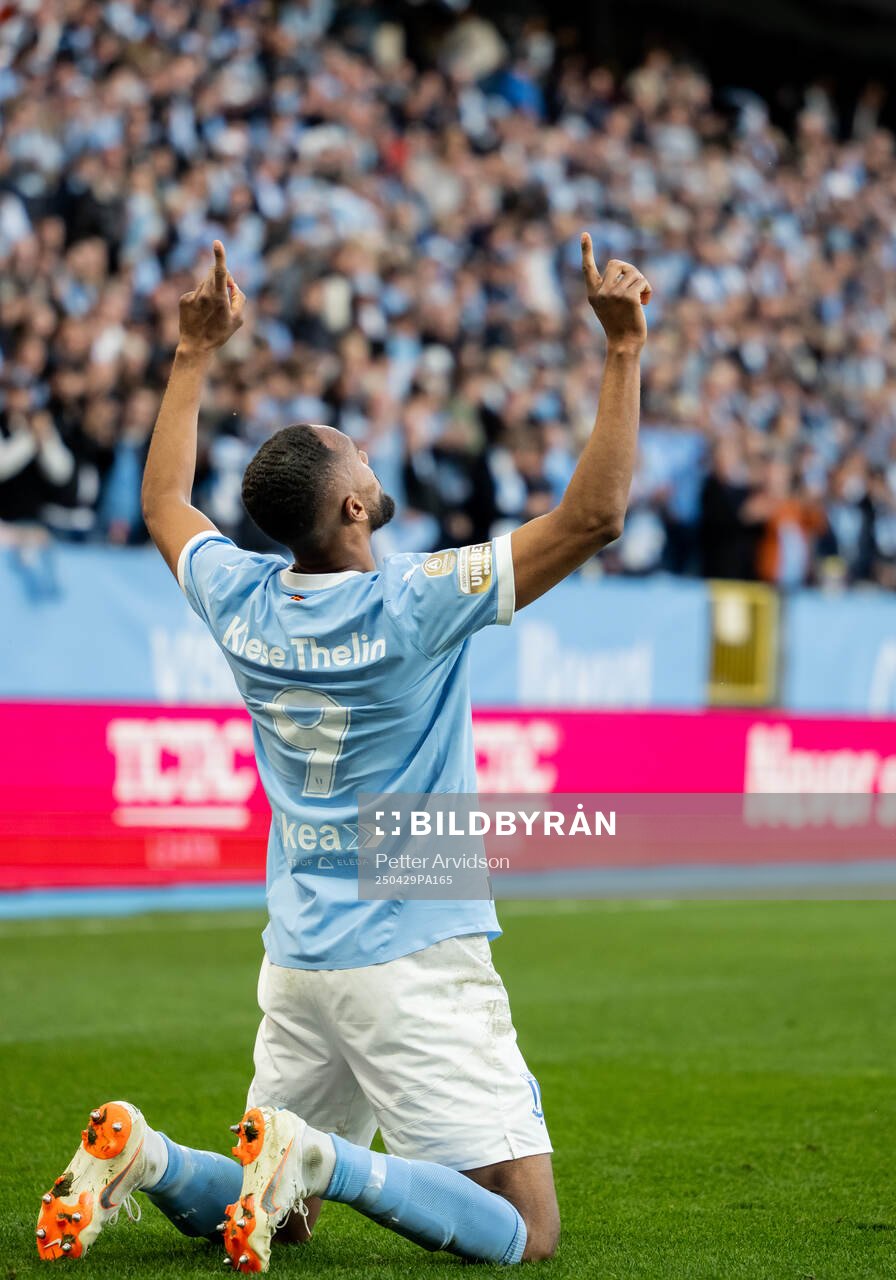 Malmö FFs Isaac Kiese Thelin jublar efter sitt 2-0 mål under fotbollsmatchen i Allsvenskan mellan Malmö FF och Öster den 29 april 2025 i Malmö.