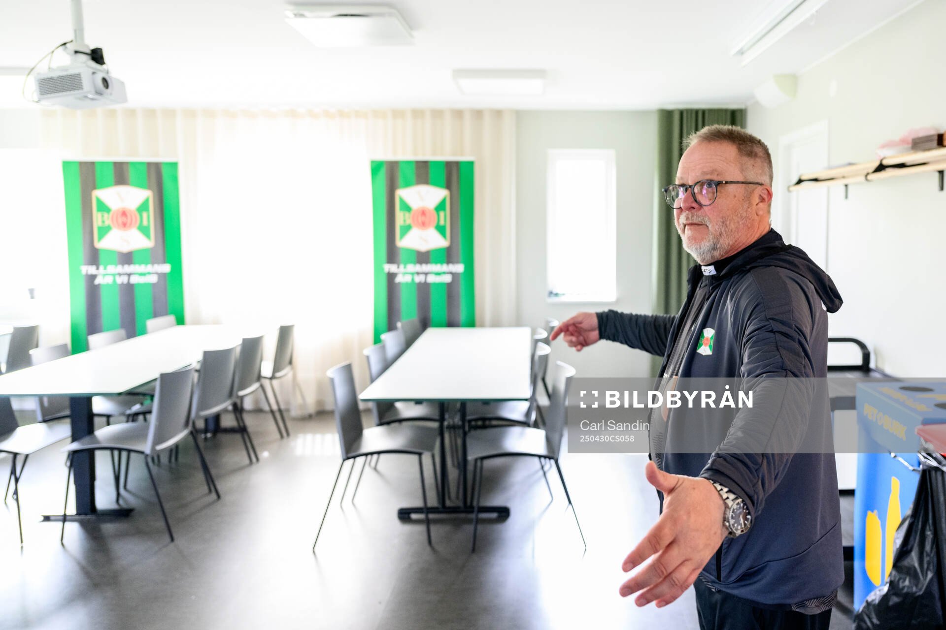 Tränare Roar Hansen blir intervjuad