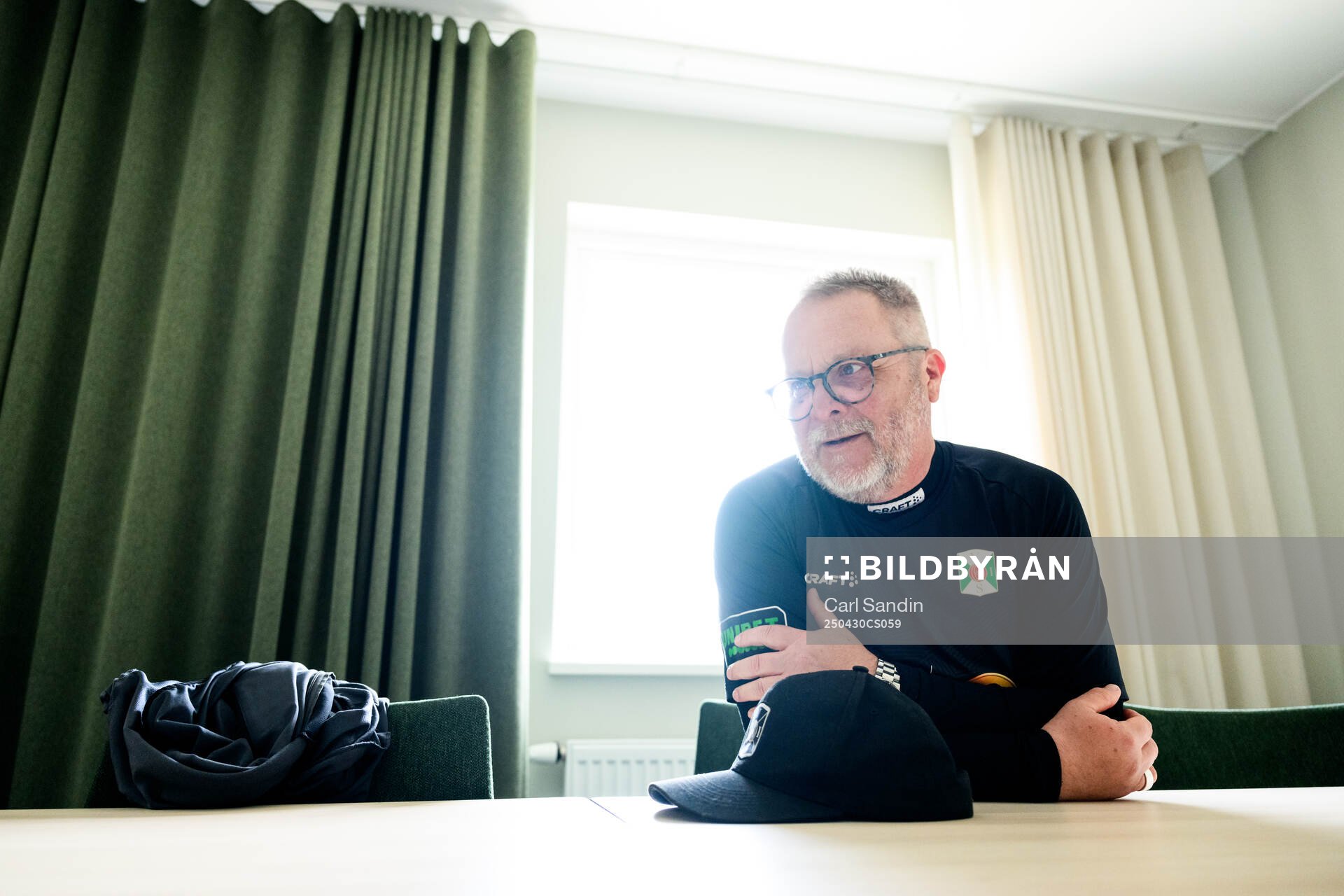 Tränare Roar Hansen blir intervjuad