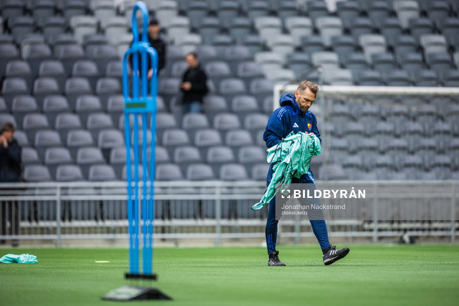 Head coach Jani Honkavaara during a training session with Djurgården on April 30, 2025 in Stockholm. 