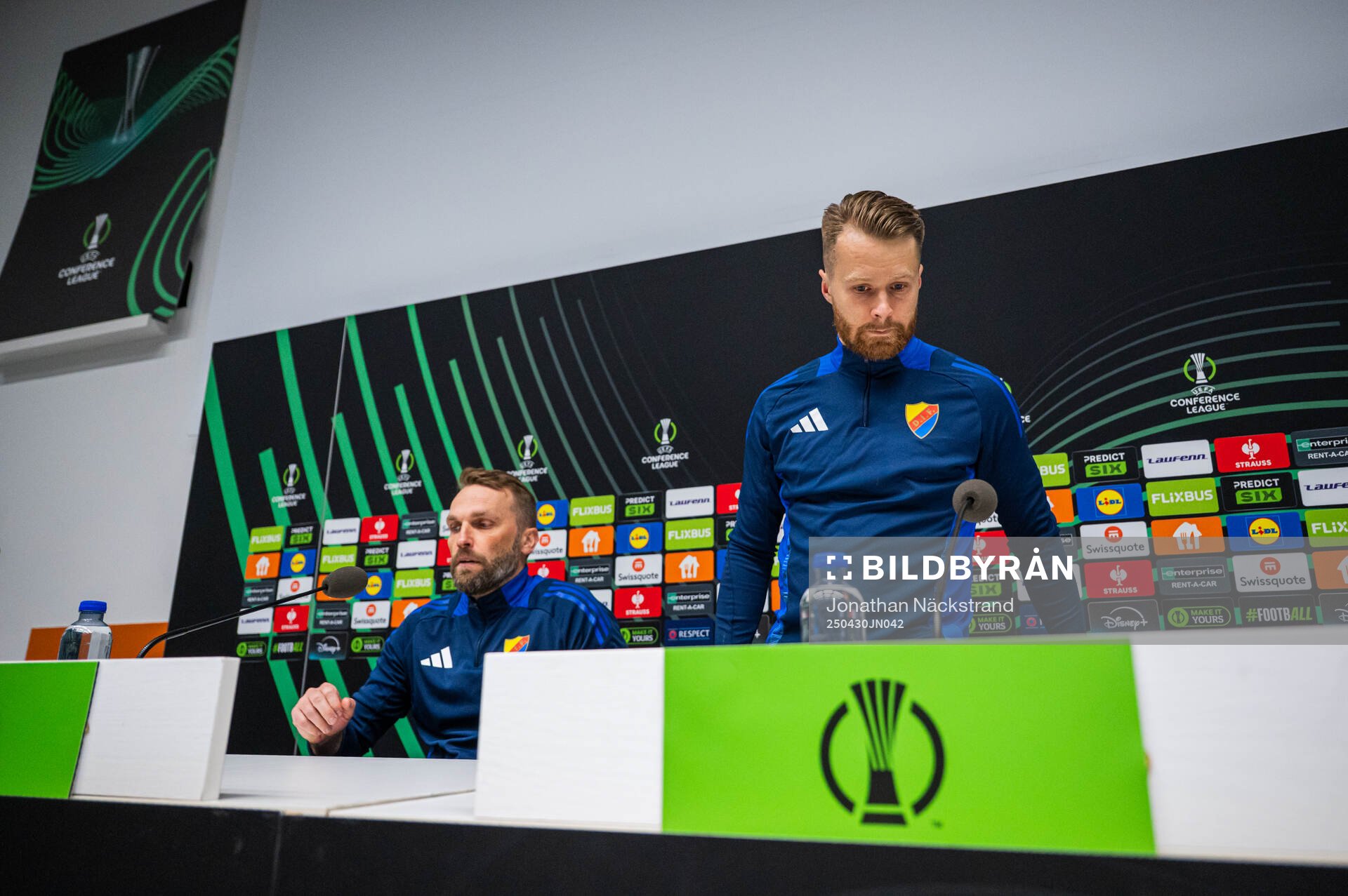 Head coach Jani Honkavaara and Jacob Une of Djurgården