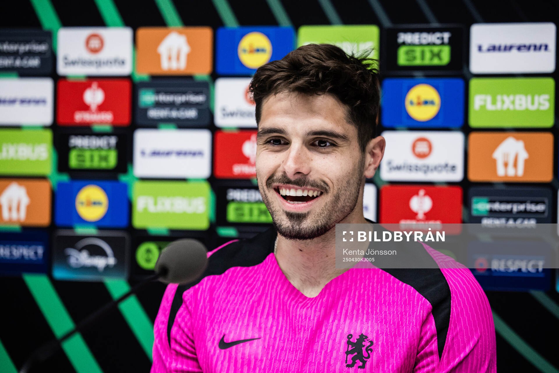 of Chelsea Pedro Neto during a press conference with Chelsea on April 30, 2025 in Stockholm. 
