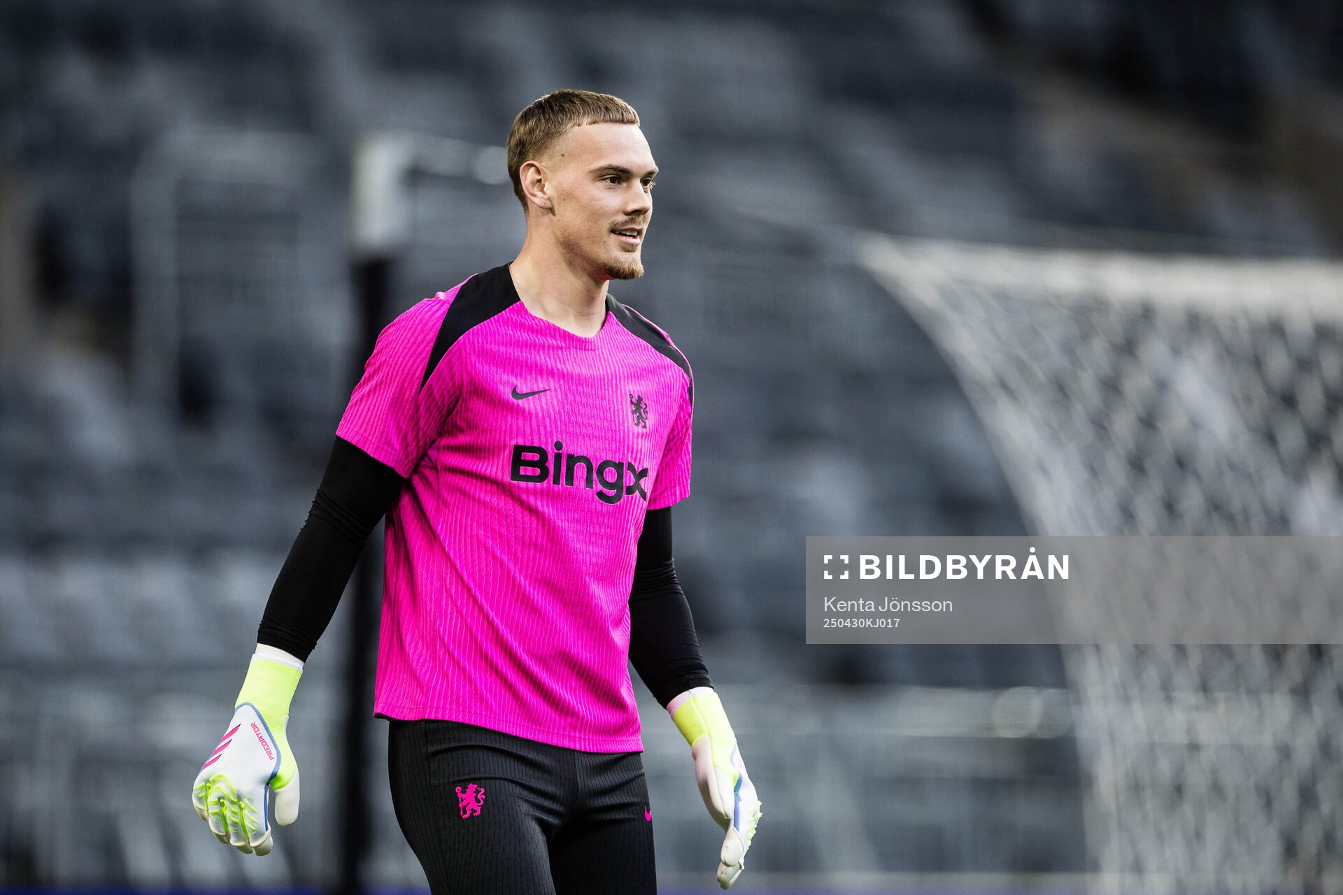 Goalkeeper Filip Jørgensen during a training session with Chelsea on April 30, 2025 in Stockholm. 