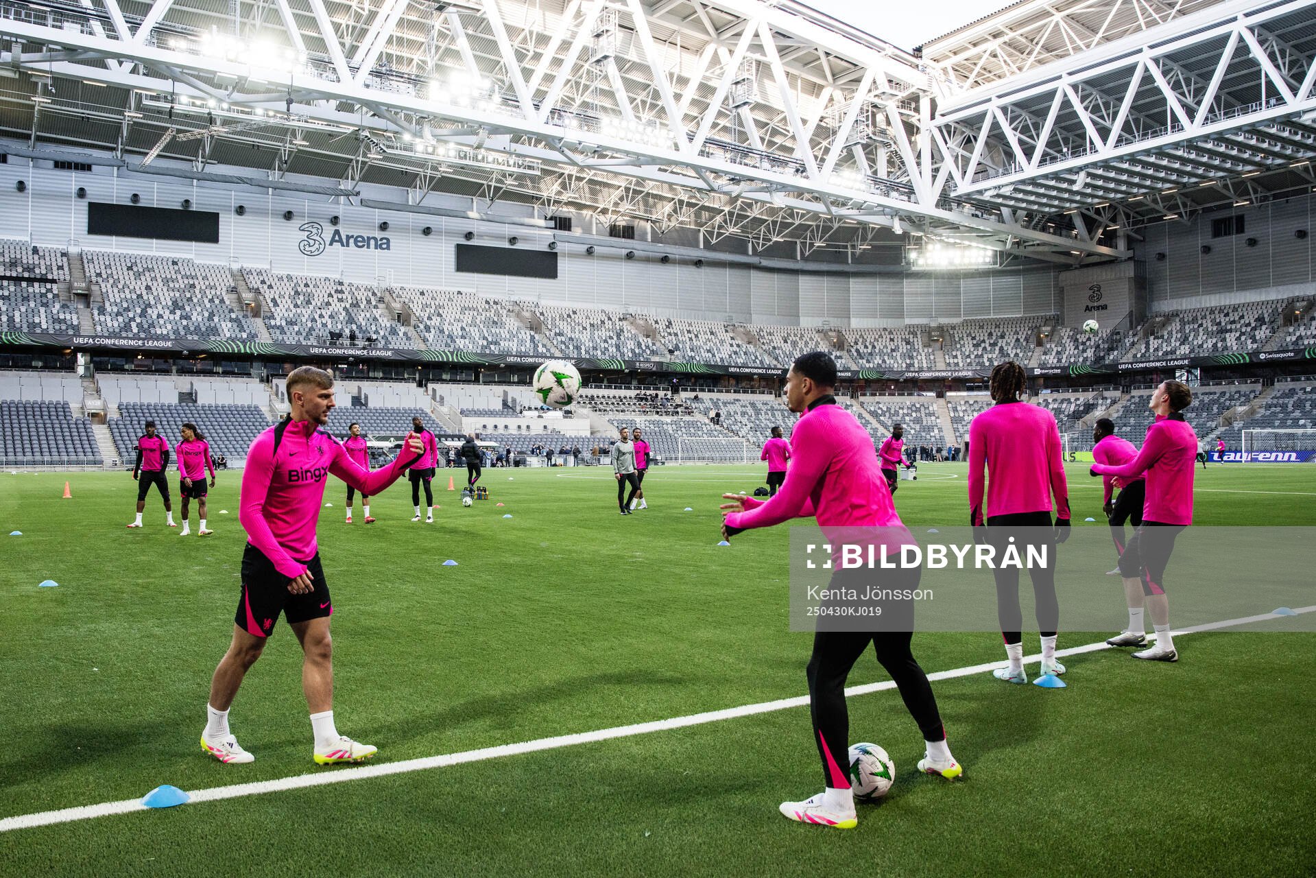 Kiernan Dewsbury-Hall with teammates during a training session with Chelsea on April 30, 2025 in Stockholm. 
