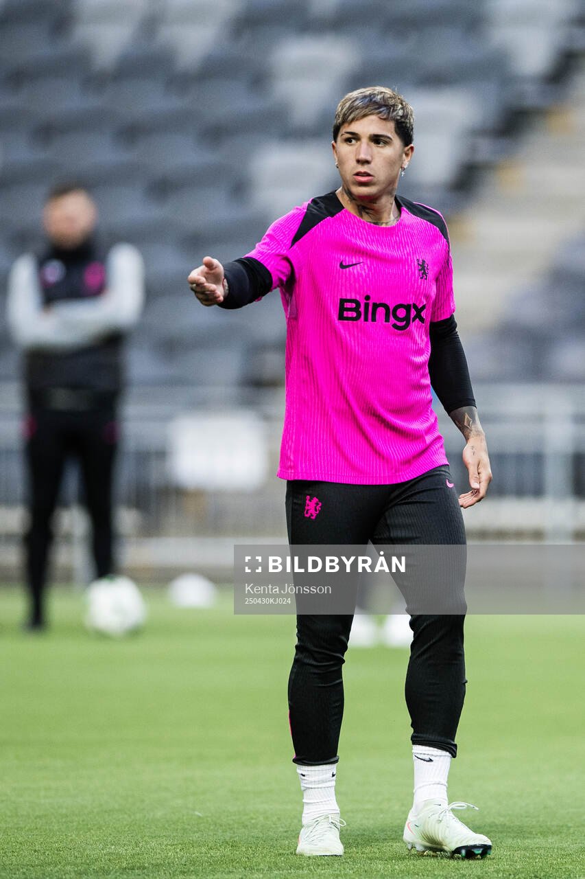 Enzo Fernández during a training session with Chelsea on April 30, 2025 in Stockholm. 
