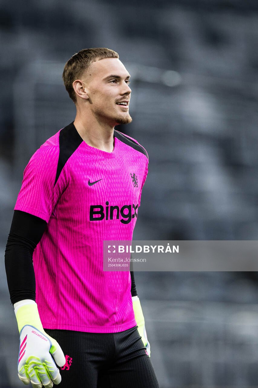 Goalkeeper Filip Jørgensen during a training session with Chelsea on April 30, 2025 in Stockholm. 
