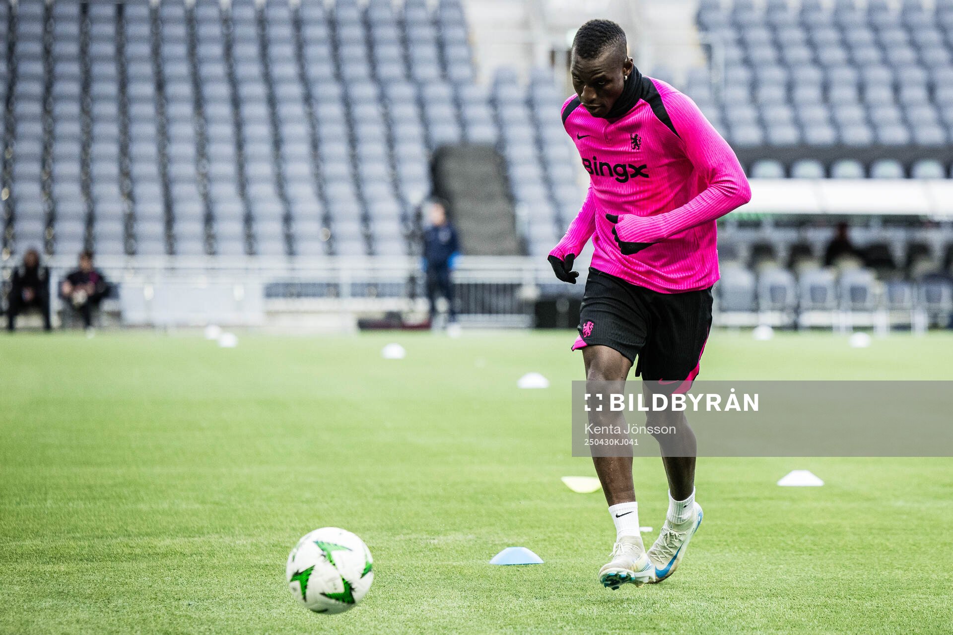 Nicolas Jackson during a training session with Chelsea on April 30, 2025 in Stockholm. 