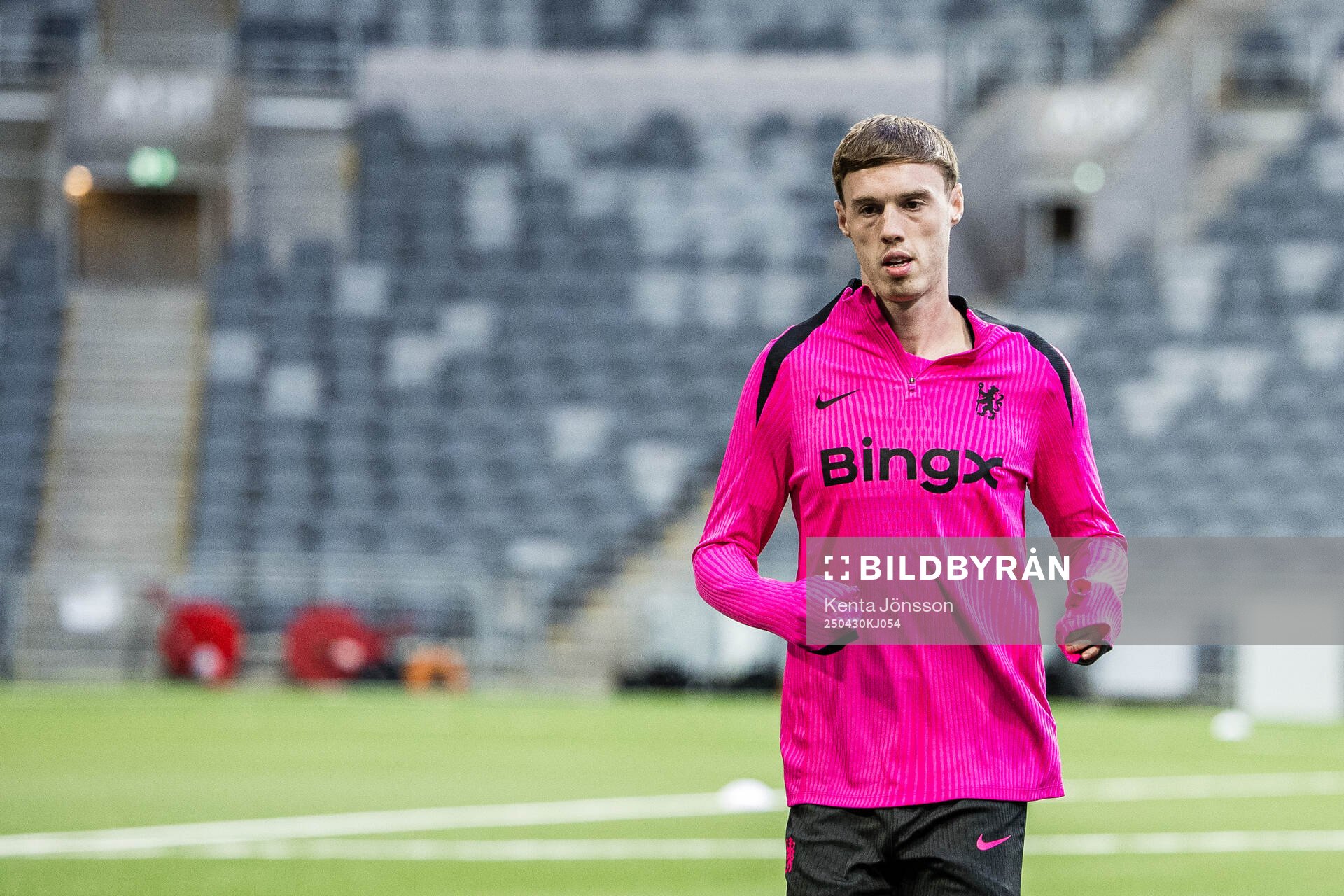 Cole Palmer during a training session with Chelsea on April 30, 2025 in Stockholm. 