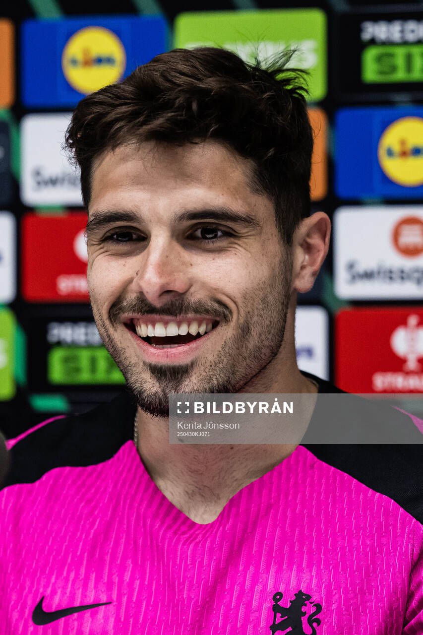 Pedro Neto during a press conference with Chelsea on April 30, 2025 in Stockholm. 
