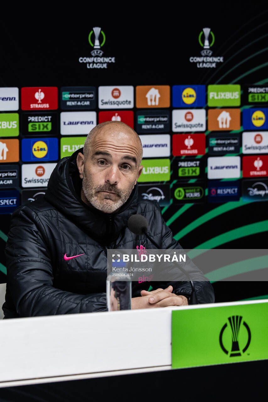 Coach Enzo Maresca