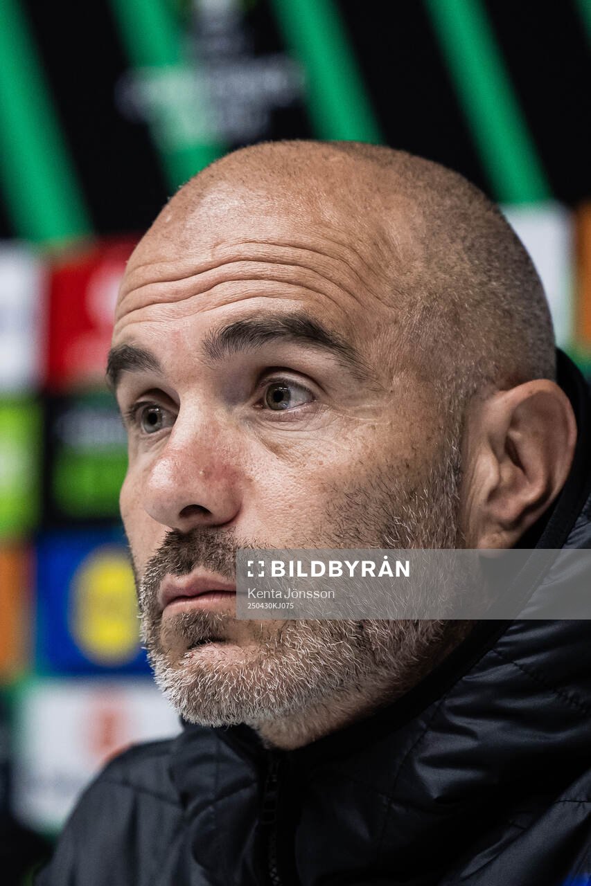 Coach Enzo Maresca during a press conference with Chelsea on April 30, 2025 in Stockholm. 