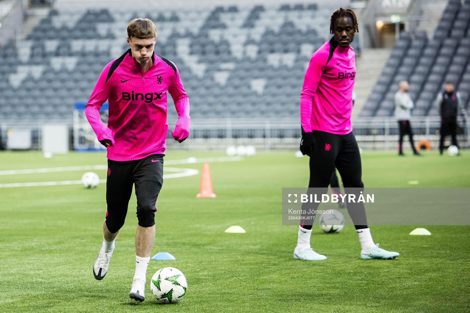 Cole Palmer and Trevoh Chalobah during a training session with Chelsea on April 30, 2025 in Stockholm. 