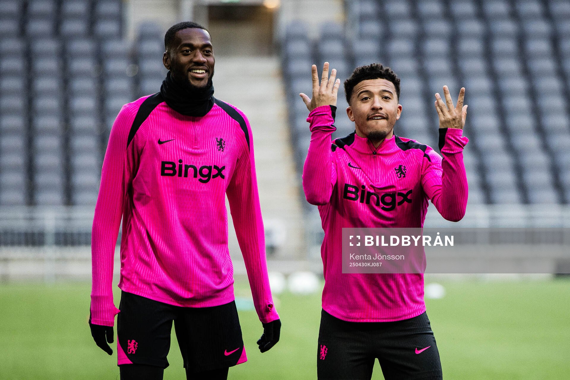 Tosin Adarabioyo and Jadon Sancho during a training session with Chelsea on April 30, 2025 in Stockholm. 