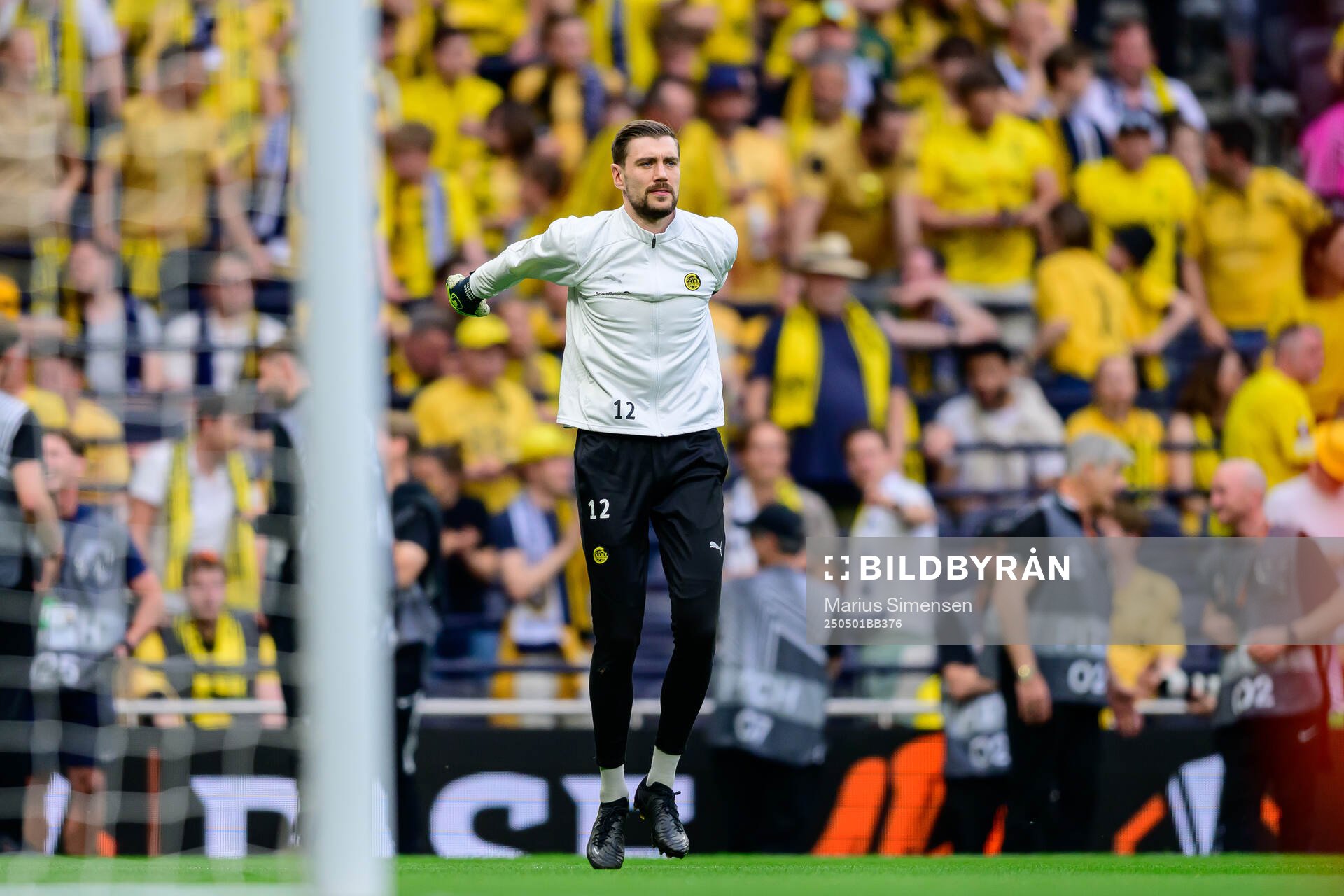 Goalkeeper Nikita Haikin of Bodø/Glimt aehad of the UEFA Europa League semi-final football match between Tottenham and Bodø/Glimt on May 1, 2025 in London.