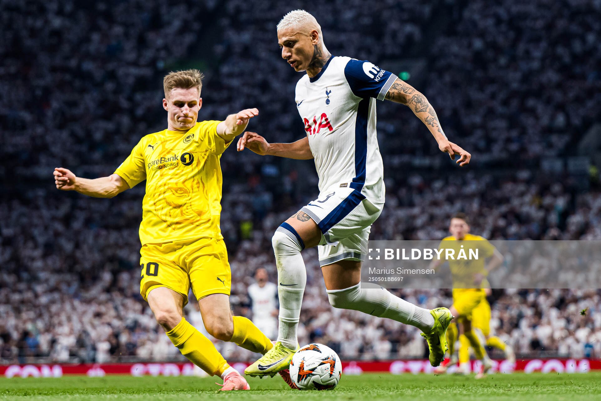 Fredrik Sjøvold of Bodø/Glimt and Richarlison of Tottenham during the UEFA Europa League semi-final football match between Tottenham and Bodø/Glimt on May 1, 2025 in London.