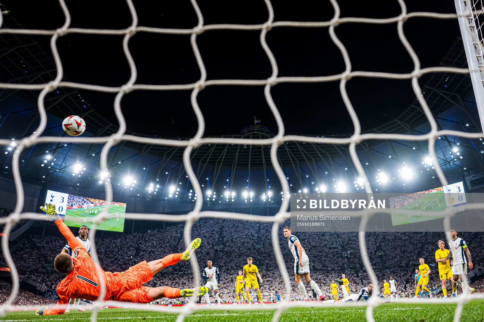Ulrik Saltnes of Bodø/Glimt scores the 3-1 goal behind goalkeeper Guglielmo Vicario of Tottenham during the UEFA Europa League semi-final football match between Tottenham and Bodø/Glimt on May 1, 2025 in London.