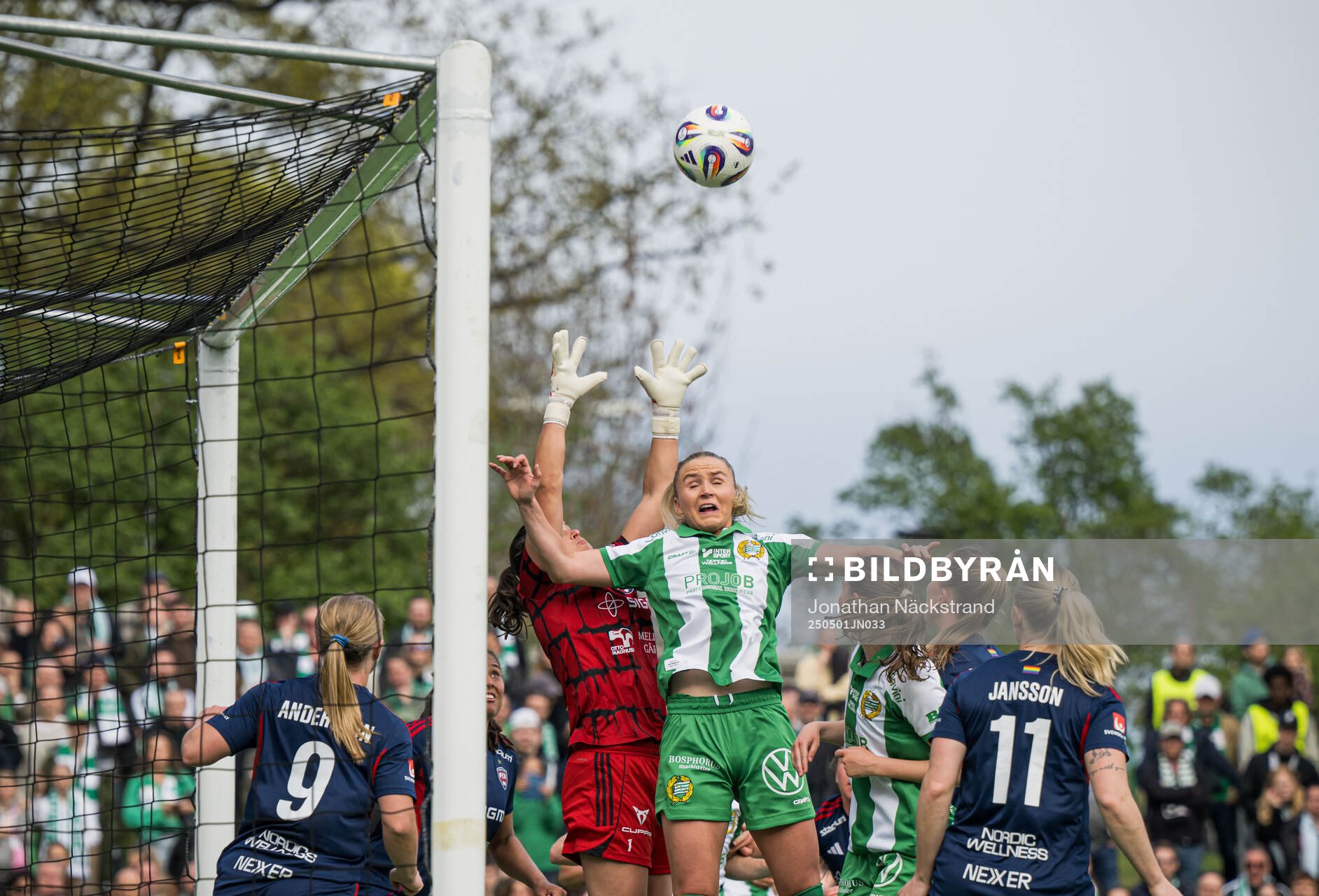 Rosengårds målvakt Eartha Cumings och Hammarbys Anna