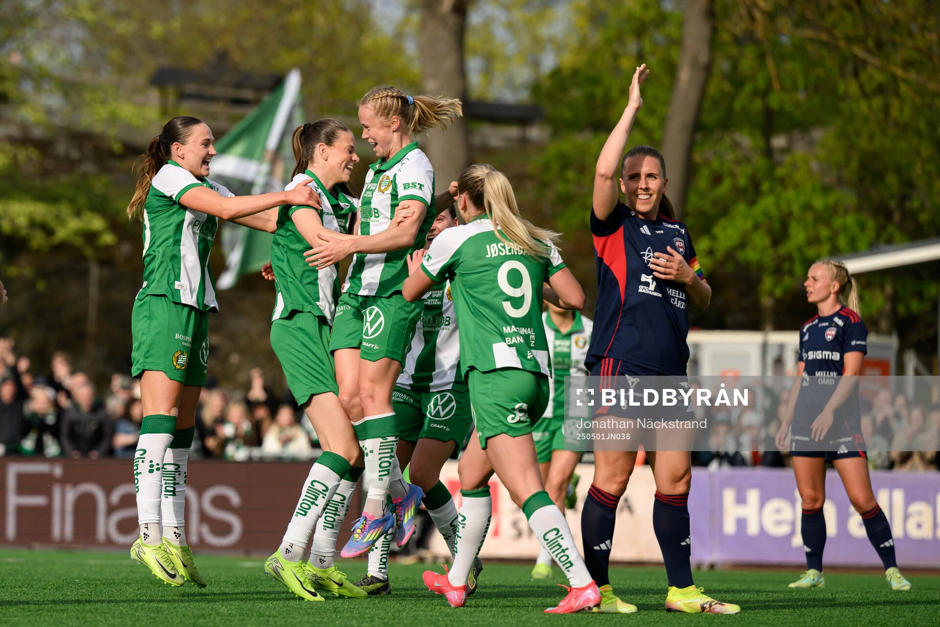 Hammarbys Julie Blakstad jublar efter 3-0 under semifinalen i Svenska Cupen mellan Hammarby och Rosengård den 1 maj 2025 i Stockholm.