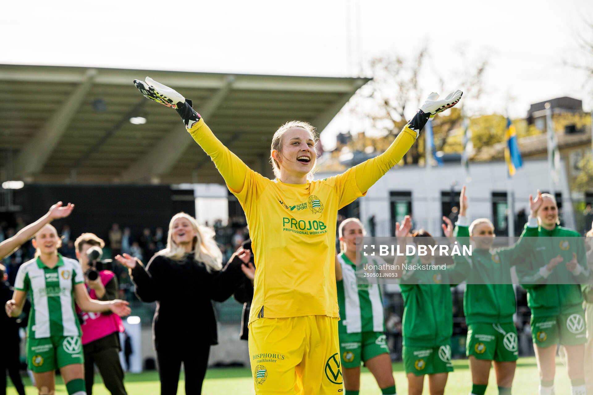 Hammarbys målvakt Anna Tamminen jublar efter semifinalen i Svenska Cupen mellan Hammarby och Rosengård den 1 maj 2025 i Stockholm.