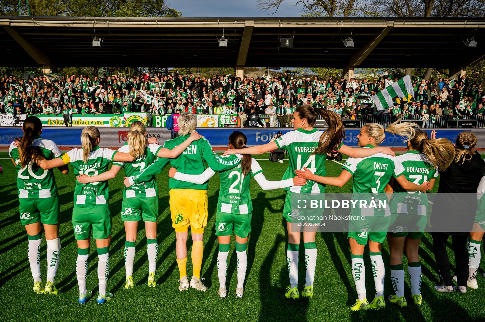 Hammarbys spelare jublar efter semifinalen i Svenska Cupen mellan Hammarby och Rosengård den 1 maj 2025 i Stockholm.