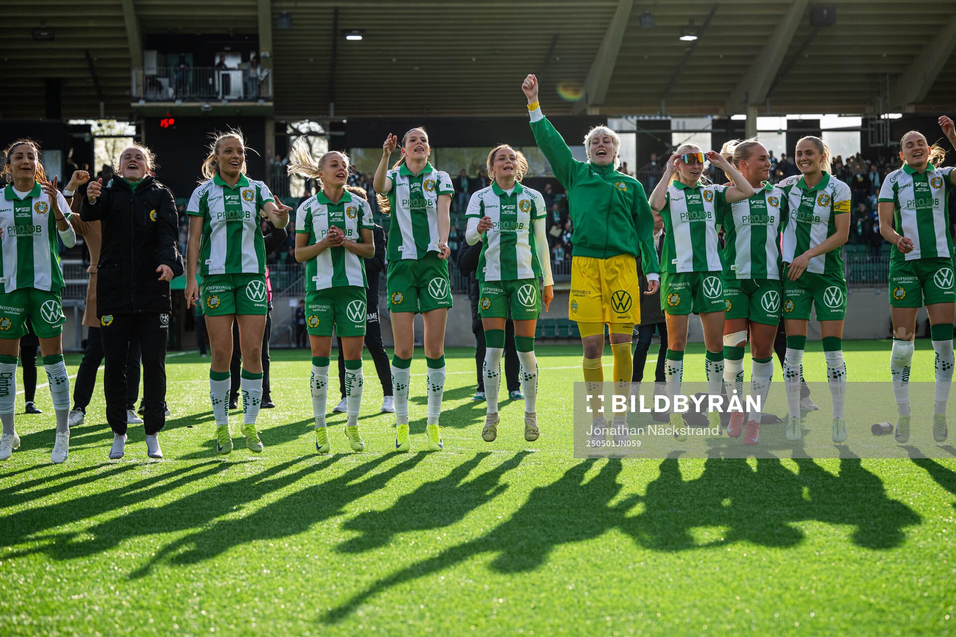 Hammarbys spelare jublar efter semifinalen i Svenska Cupen mellan Hammarby och Rosengård den 1 maj 2025 i Stockholm.