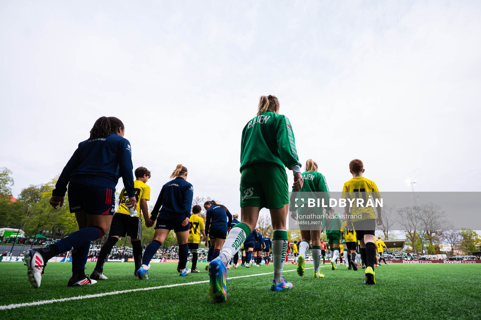 Hammarbys och Rosengårds spelare inför semifinalen i Svenska Cupen mellan Hammarby och Rosengård den 1 maj 2025 i Stockholm.