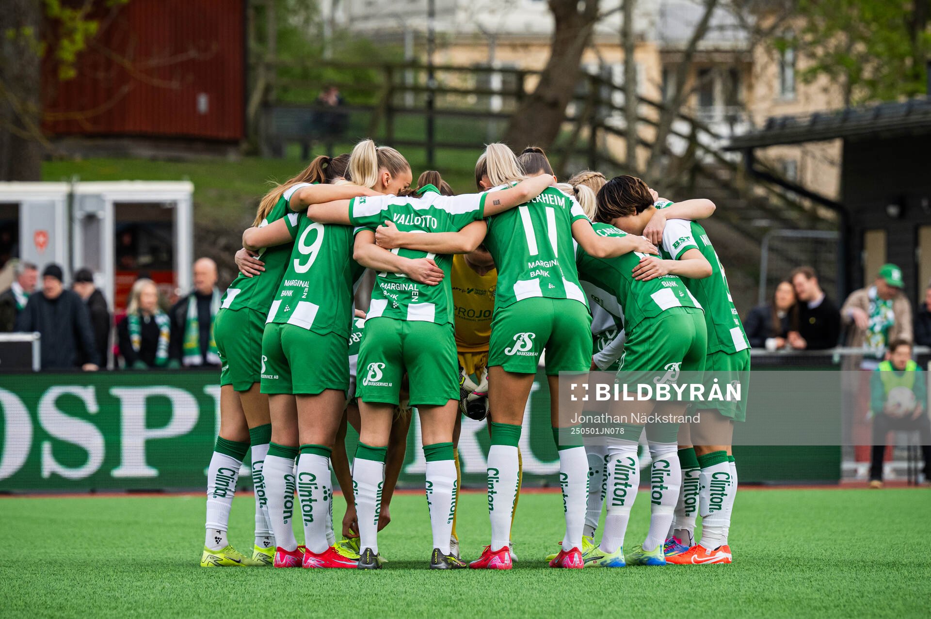 Hammarbys spelare under semifinalen i Svenska Cupen mellan Hammarby och Rosengård den 1 maj 2025 i Stockholm. 