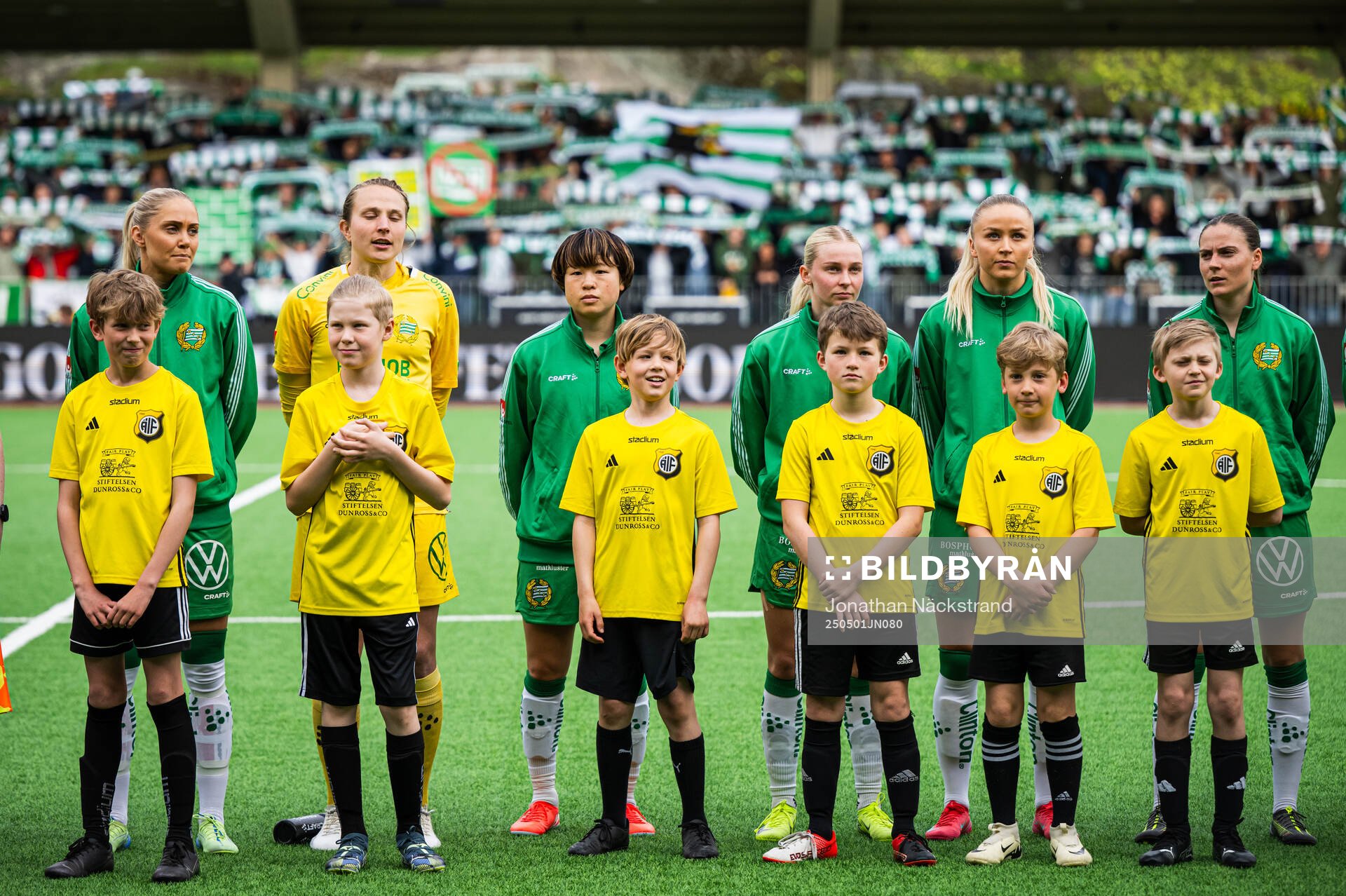 Hammarbys spelare inför semifinalen i Svenska Cupen mellan Hammarby och Rosengård den 1 maj 2025 i Stockholm. 
