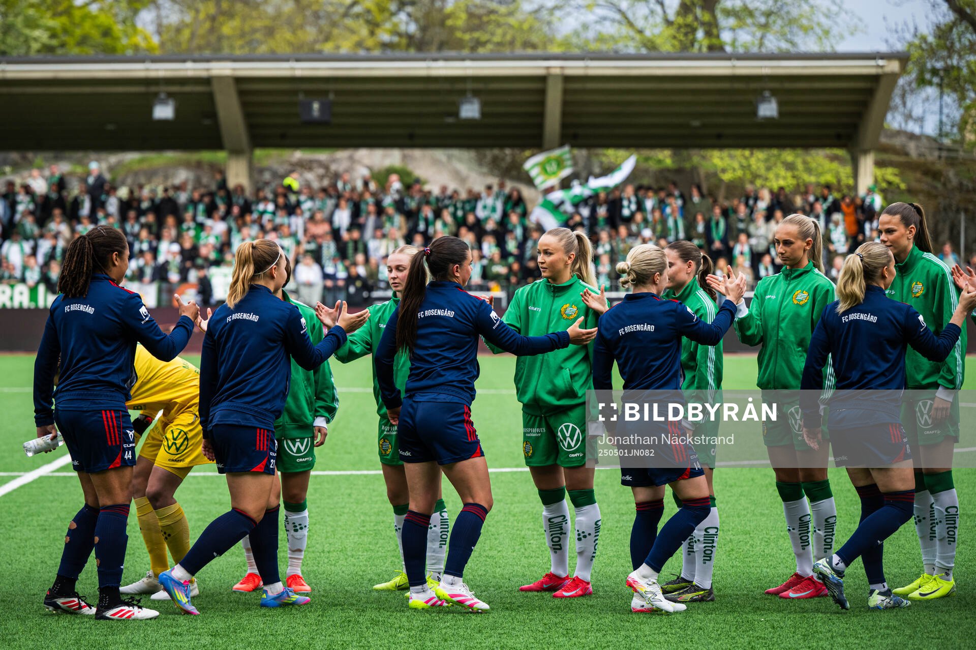 Hammarbys och Rosengårds spelare inför semifinalen i Svenska Cupen mellan Hammarby och Rosengård den 1 maj 2025 i Stockholm.