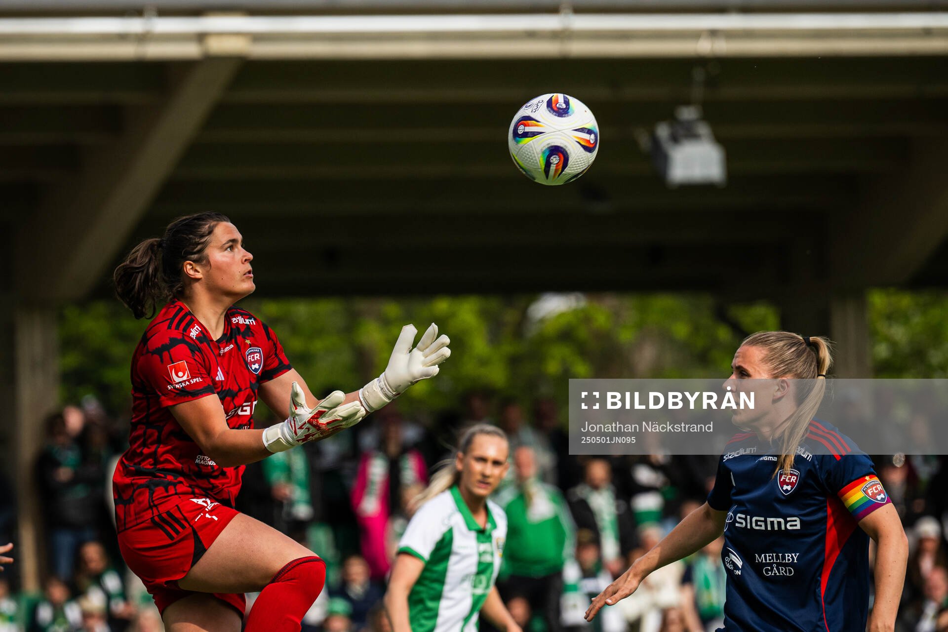 Rosengårds målvakt Eartha Cumings och Gudrun Arnardottir