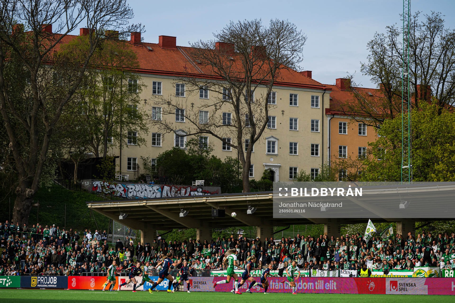 Hammarbys och Rosengårds spelare under semifinalen i Svenska Cupen mellan Hammarby och Rosengård den 1 maj 2025 i Stockholm.