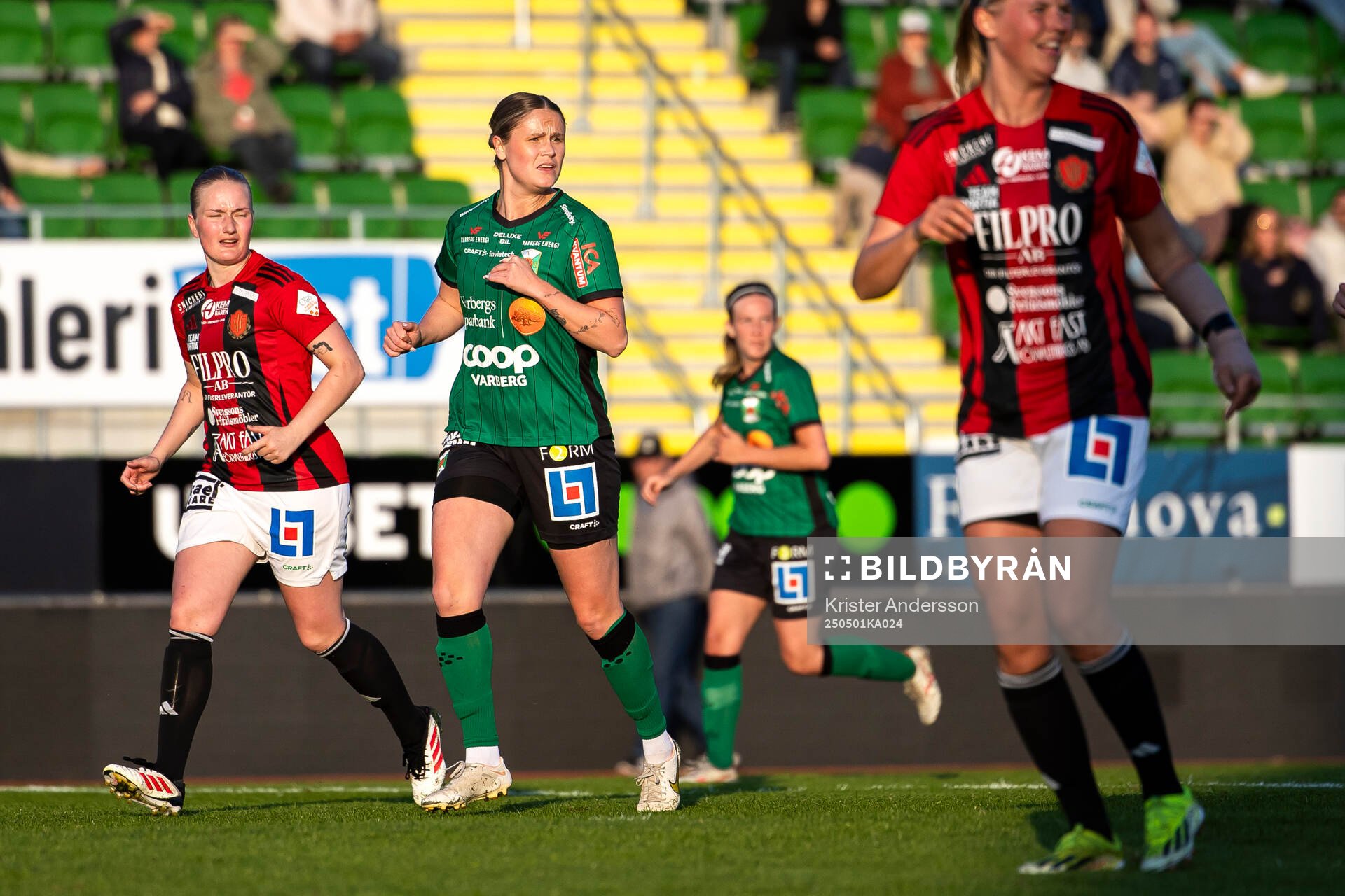 Varbergs Amanda Jansson under fotbollsmatchen i Division 2 Västra Götaland mellan Varberg och Stafsinge den 1 maj 2025 i Varberg.
