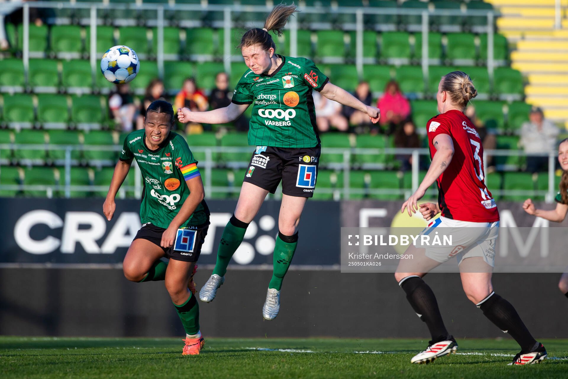 Varbergs Amanda Flatum gör 2-1 under fotbollsmatchen i Division 2 Västra Götaland mellan Varberg och Stafsinge den 1 maj 2025 i Varberg.