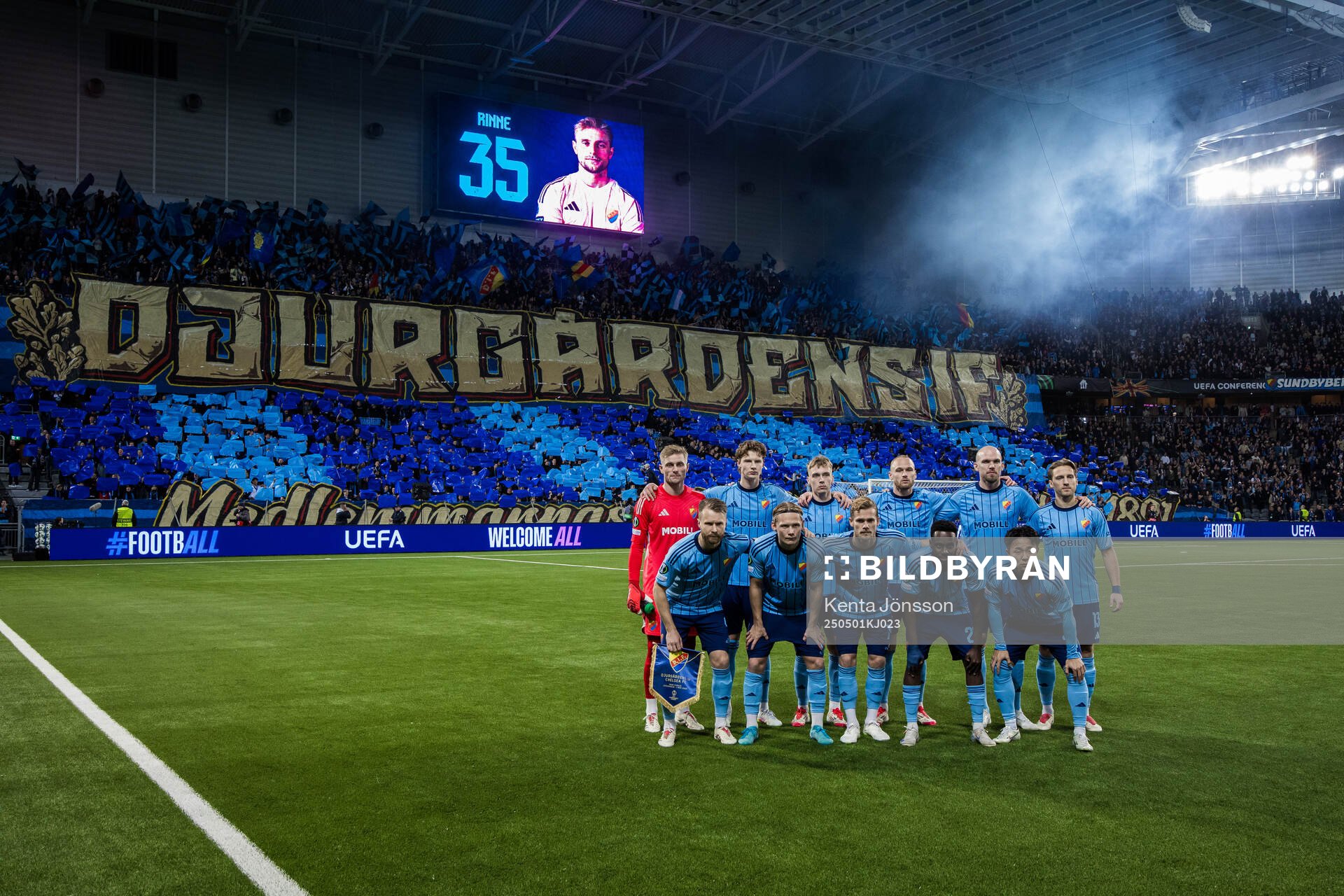 The starting eleven of Djurgården with the back row from