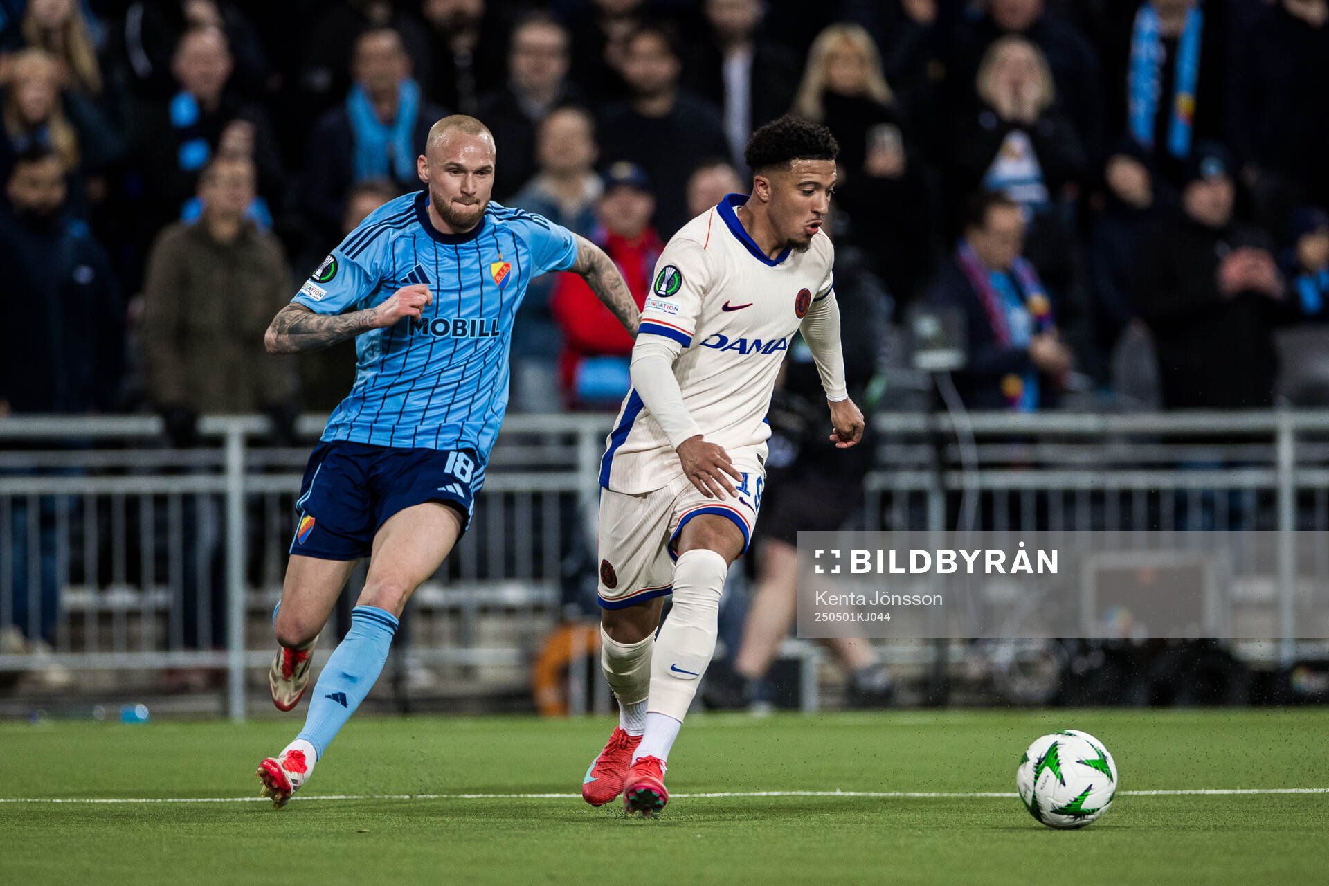 Adam Ståhl of Djurgården and Jadon Sancho of Chelsea during the UEFA Conference League semifinal between Djurgården and Chelsea on May 1, 2025 in Stockholm.