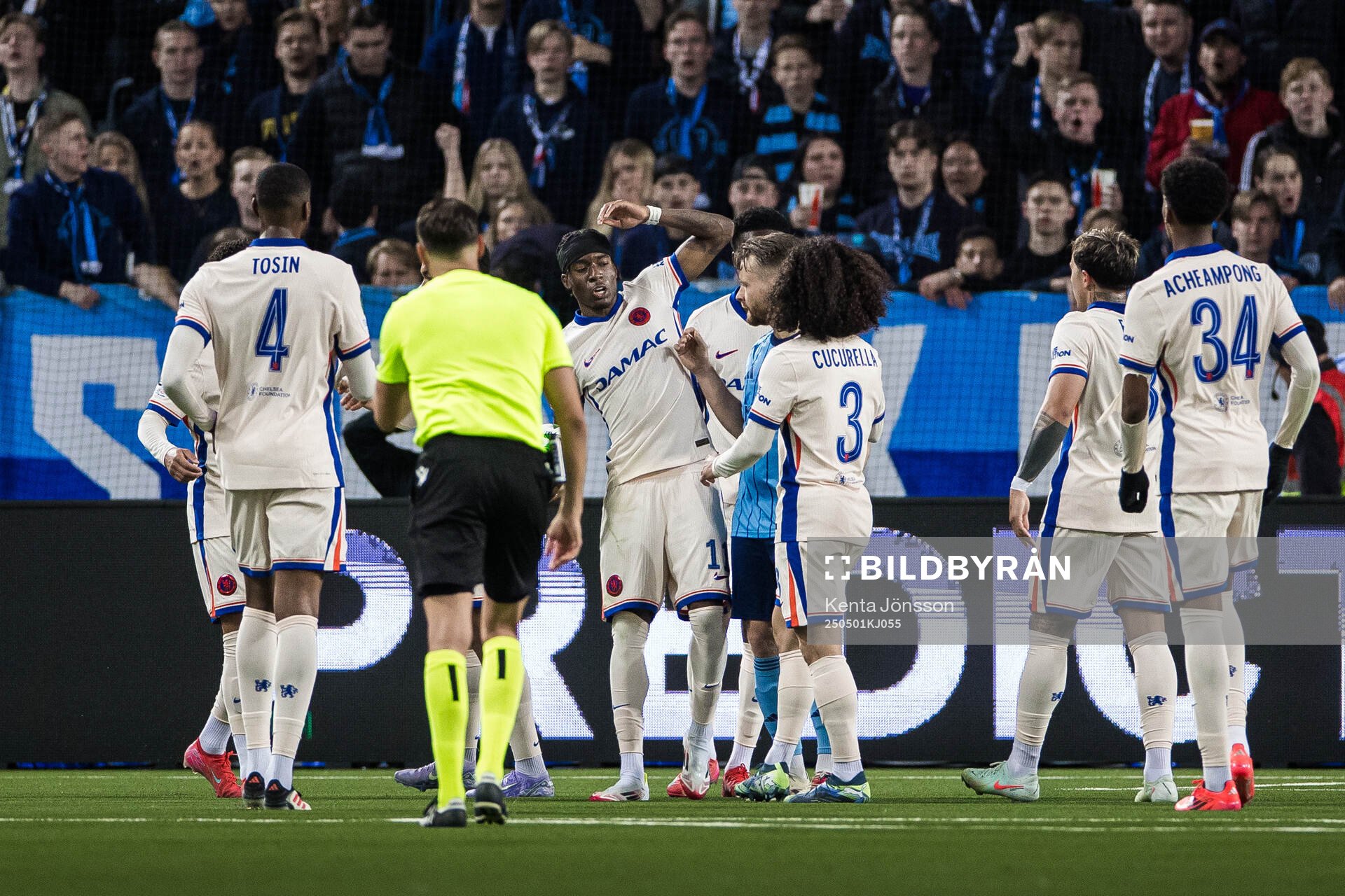 Noni Madueke of Chelsea celebrates the 0-2 goal during the UEFA Conference League semifinal between Djurgården and Chelsea on May 1, 2025 in Stockholm.