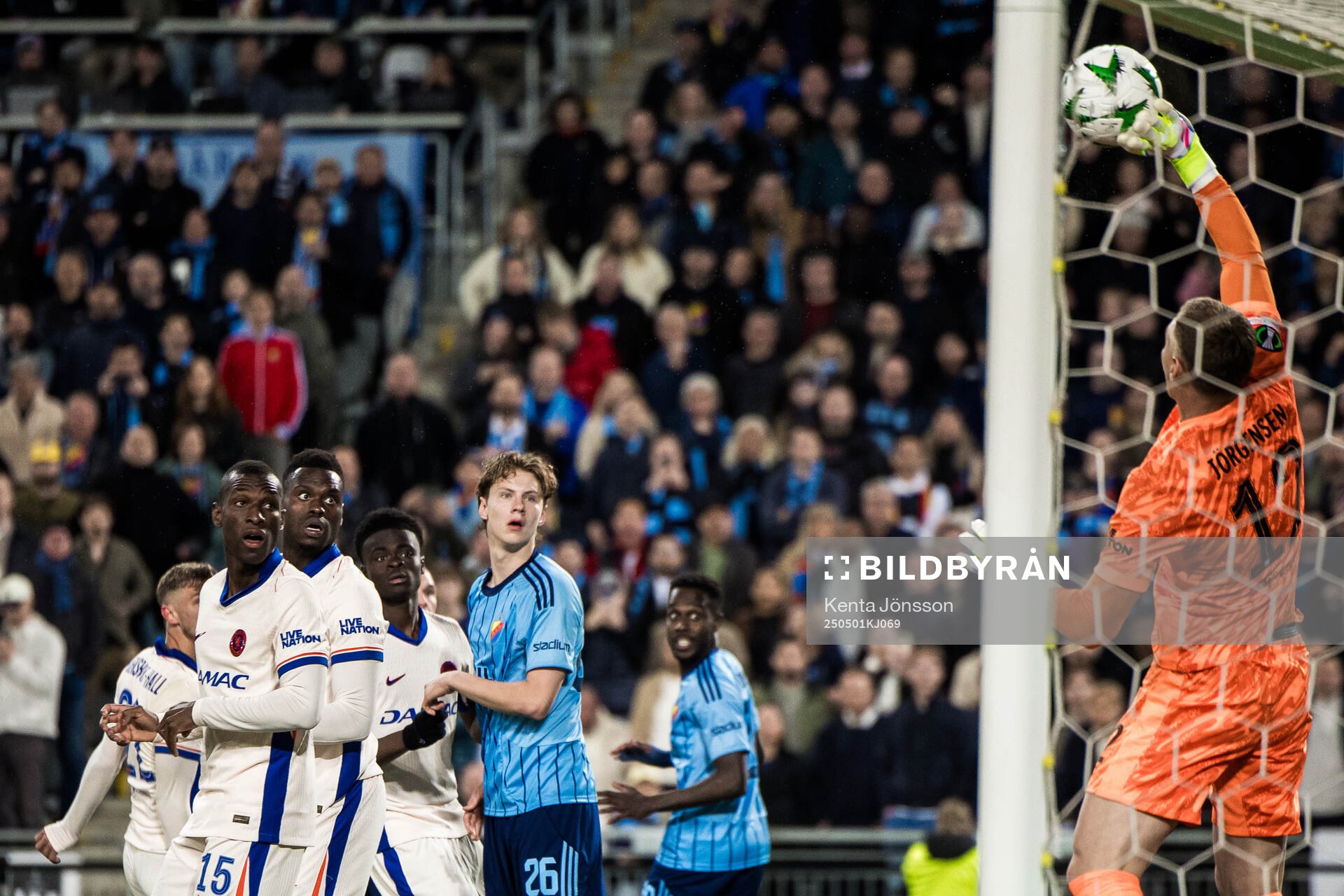 August Priske Flyger of Djurgården and goalkeeper Filip Jørgensen of Chelsea during the UEFA Conference League semifinal between Djurgården and Chelsea on May 1, 2025 in Stockholm.