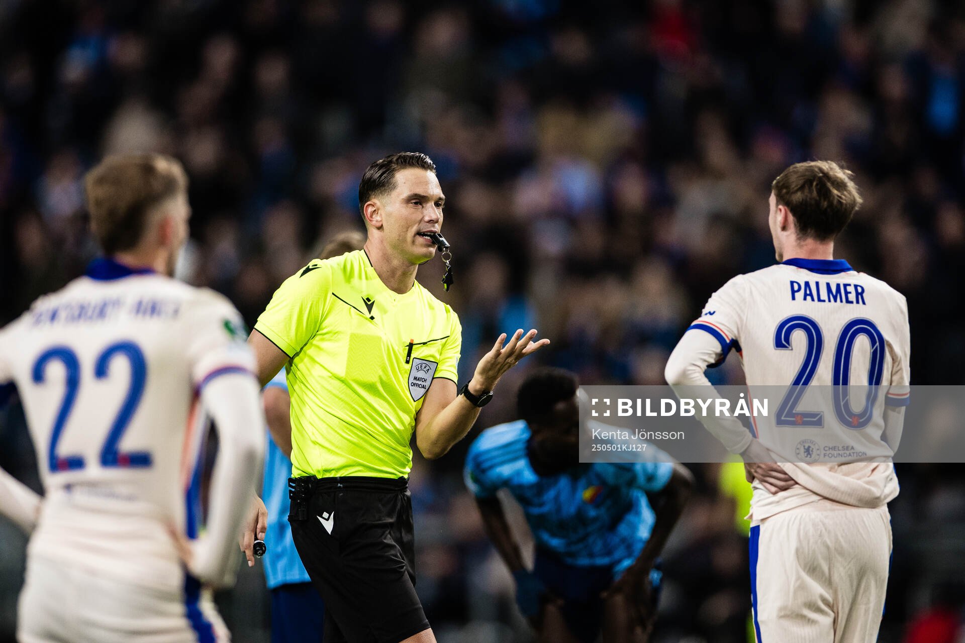 referee Sandro Schärer and Cole Palmer of Chelsea during the UEFA Conference League semifinal between Djurgården and Chelsea on May 1, 2025 in Stockholm.