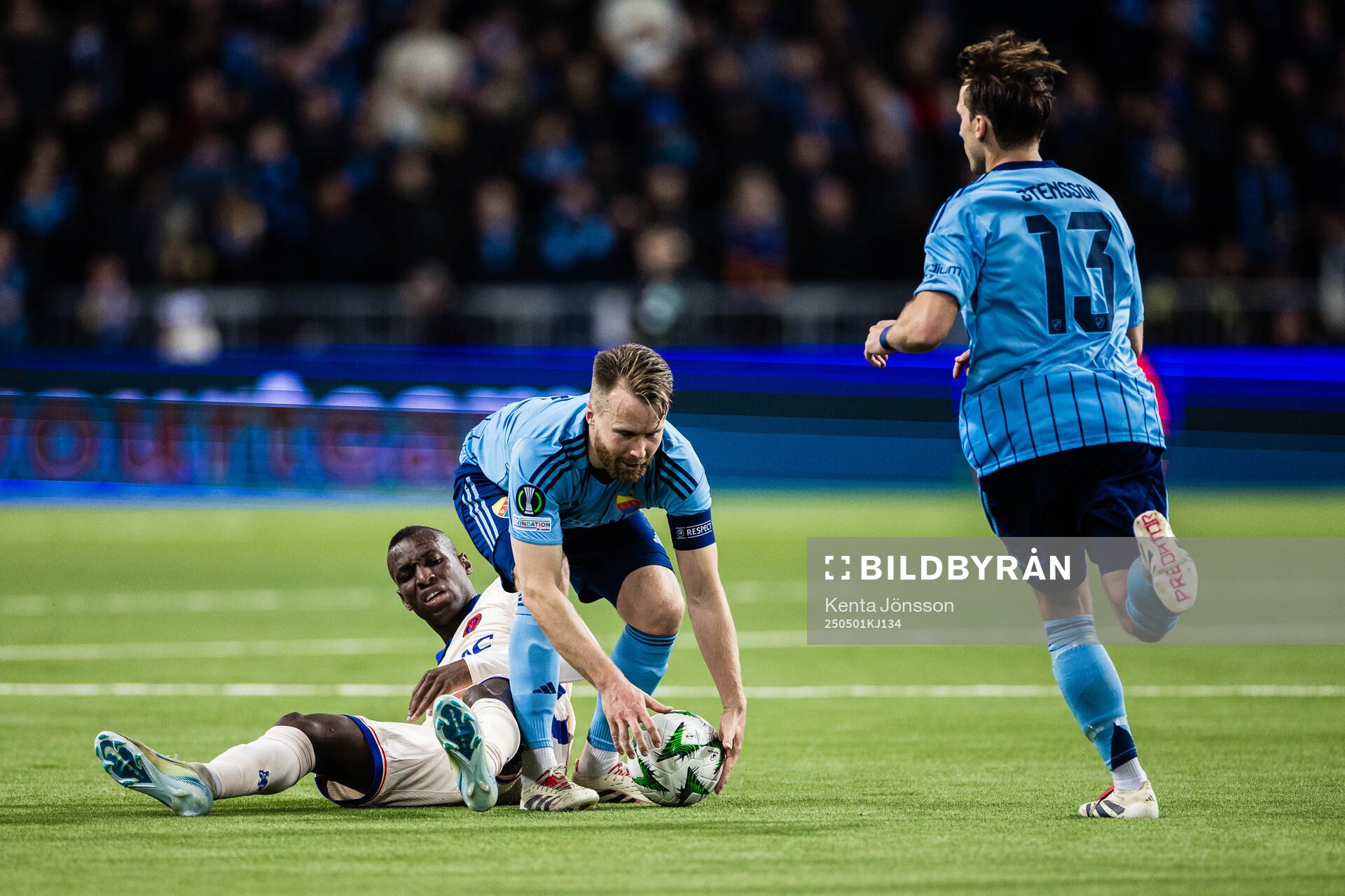 Moises Caicedo of Chelsea and Jacob Une of Djurgården during the UEFA Conference League semifinal between Djurgården and Chelsea on May 1, 2025 in Stockholm.