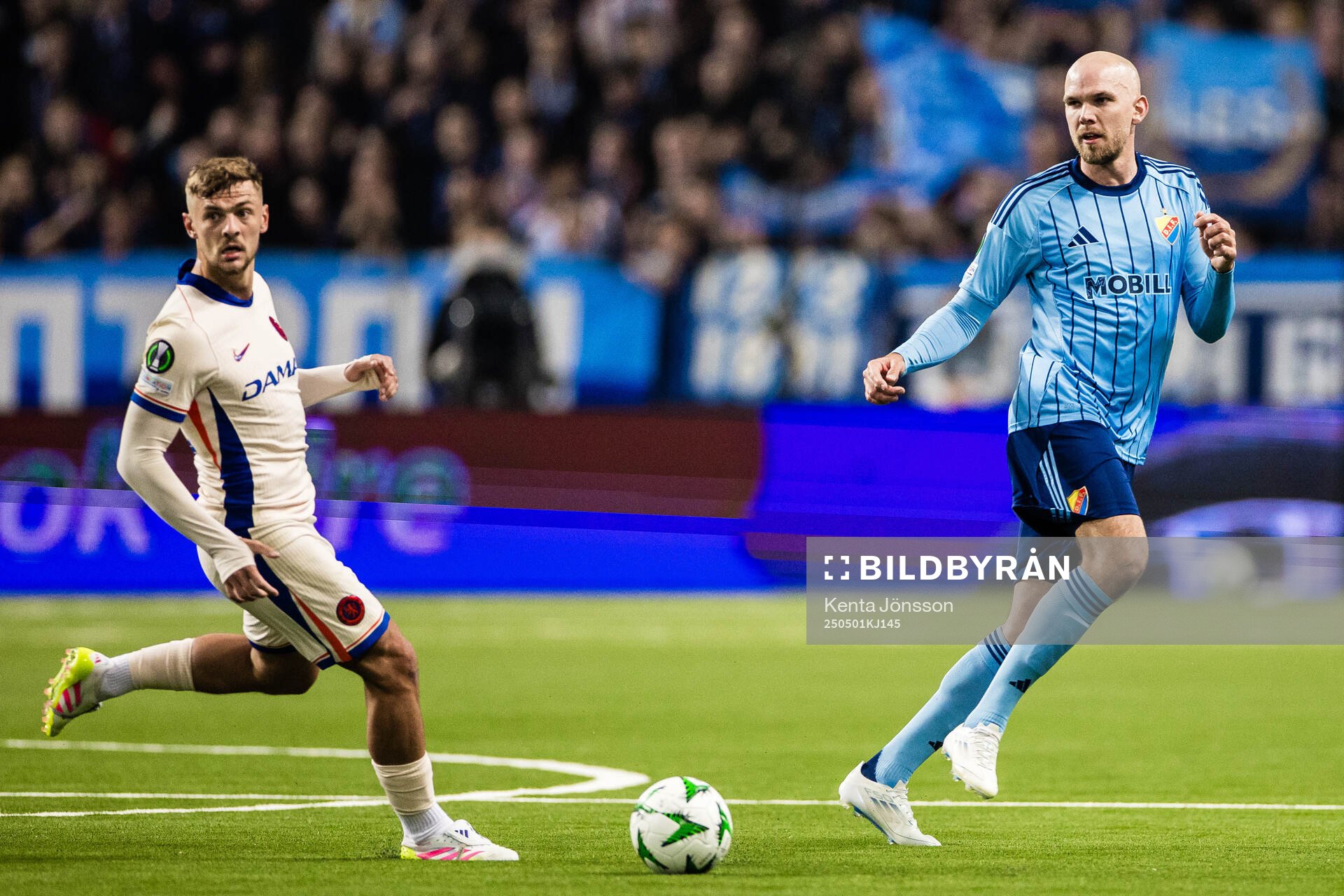 Kiernan Dewsbury-Hall of Chelsea and Marcus Danielson of Djurgården during the UEFA Conference League semifinal between Djurgården and Chelsea on May 1, 2025 in Stockholm.