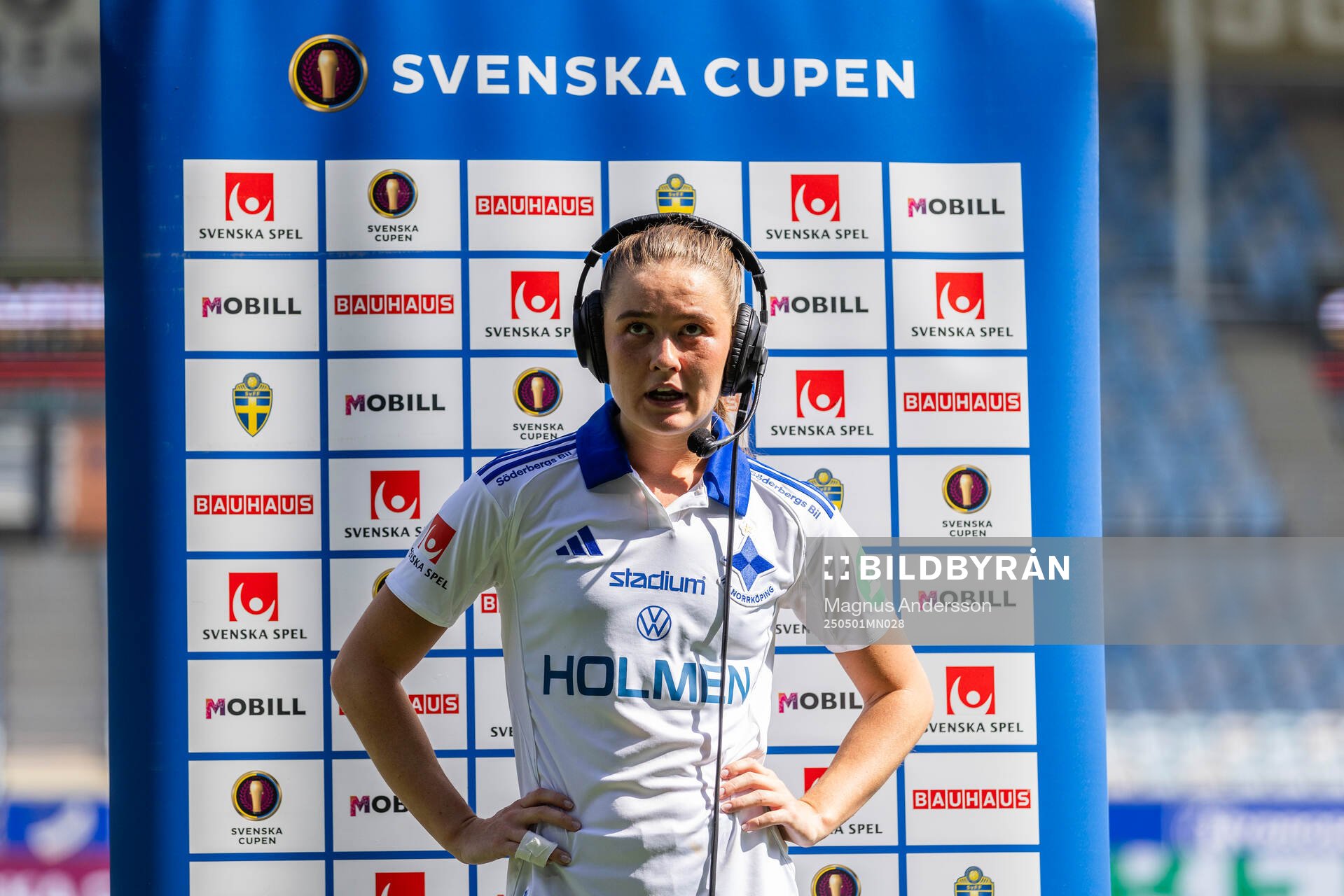 IFK Norrköpings Svea Rehnberg intervjuas under semifinalen i Svenska Cupen mellan IFK Norrköping och Häcken den 1 maj 2025 i Norrköping.