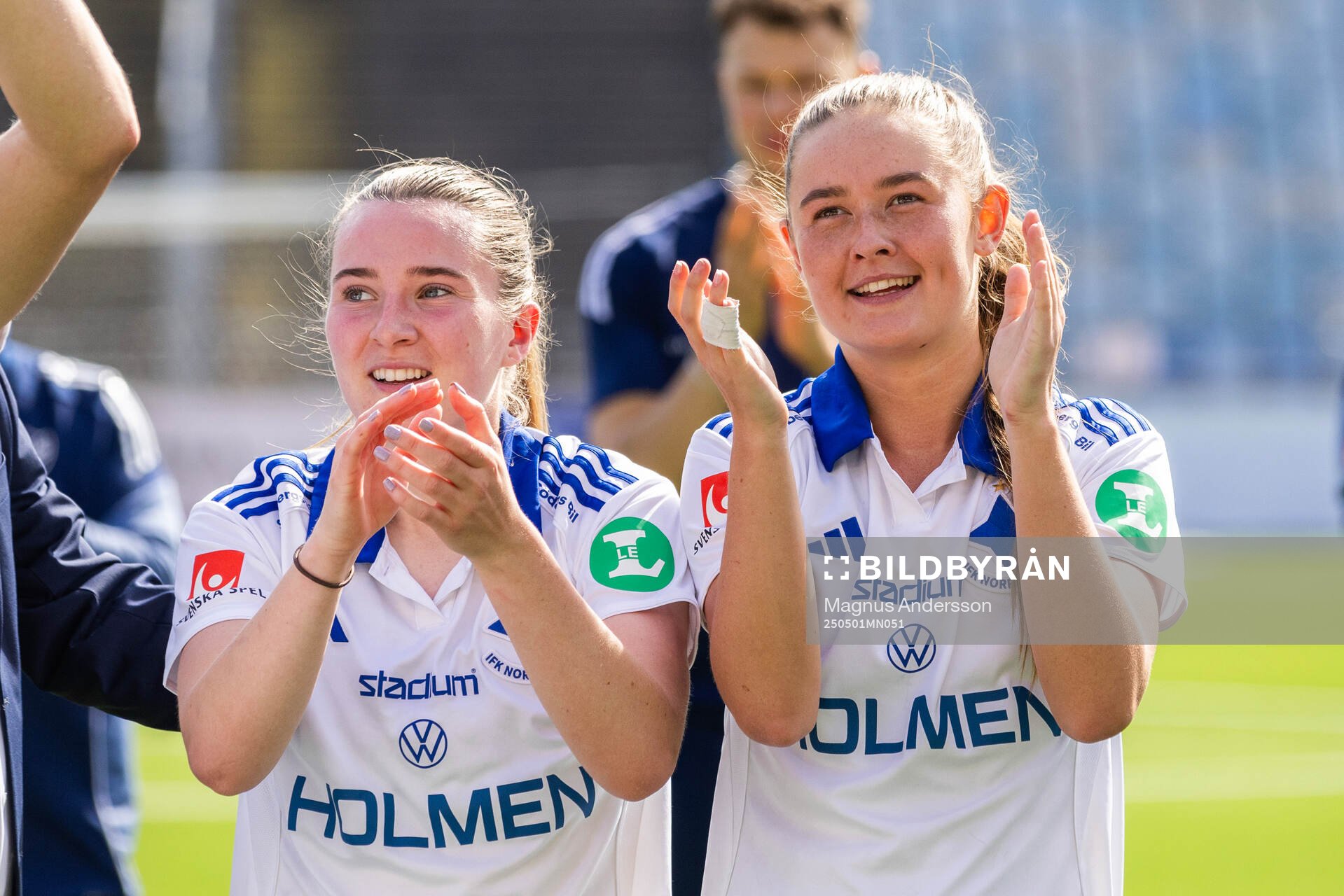 IFK Norrköpings Carrie Jones och Svea Rehnberg jublar